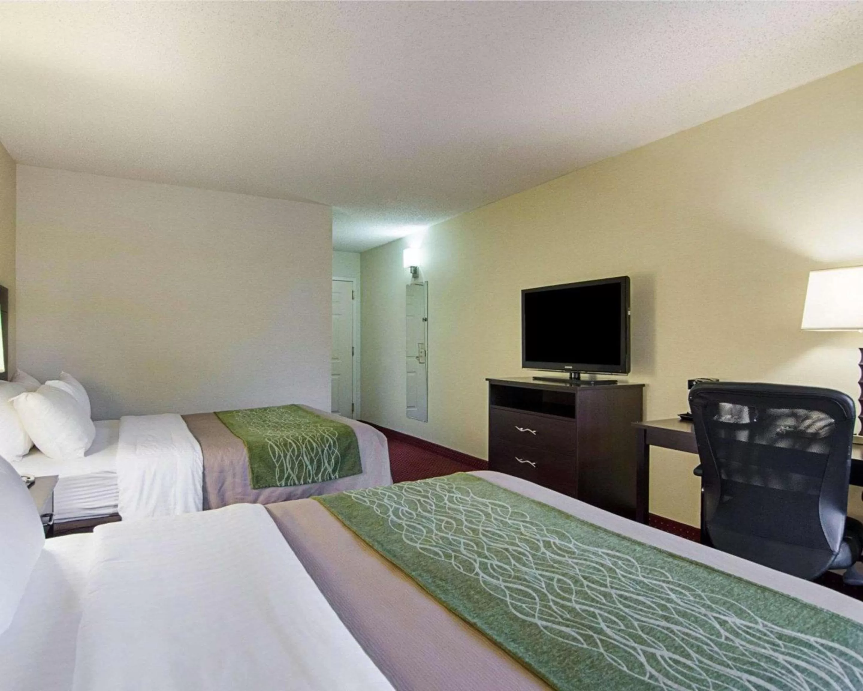 Queen Room with Two Queen Beds - Non-Smoking in Quality Inn & Suites Little Rock West