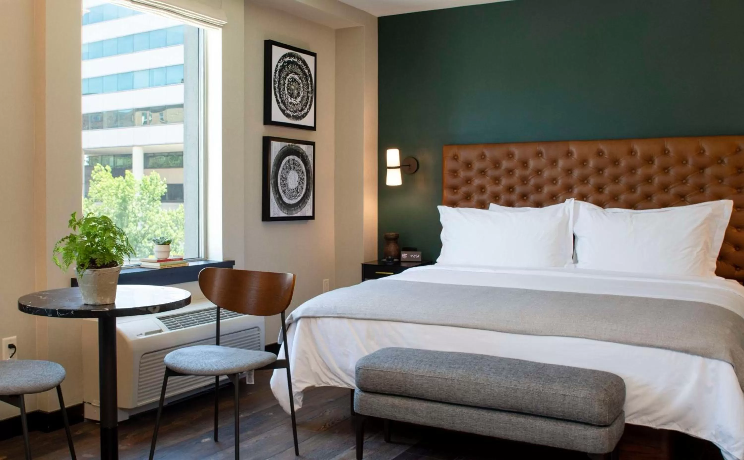 Downtown Standard King Room in The Lloyd Stamford, Tapestry Collection by Hilton