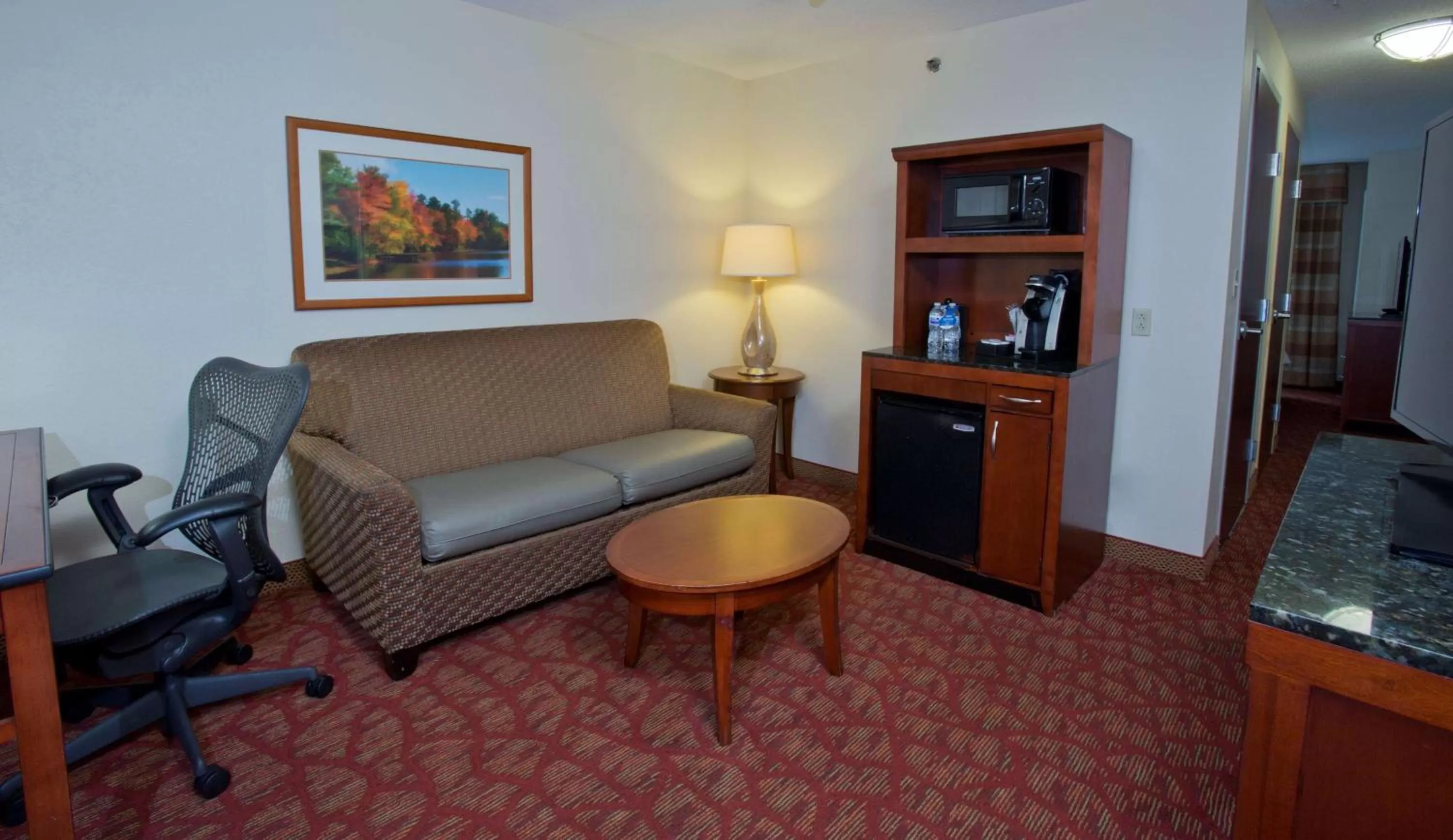Junior King Suite with Seating Area in Hilton Garden Inn Starkville