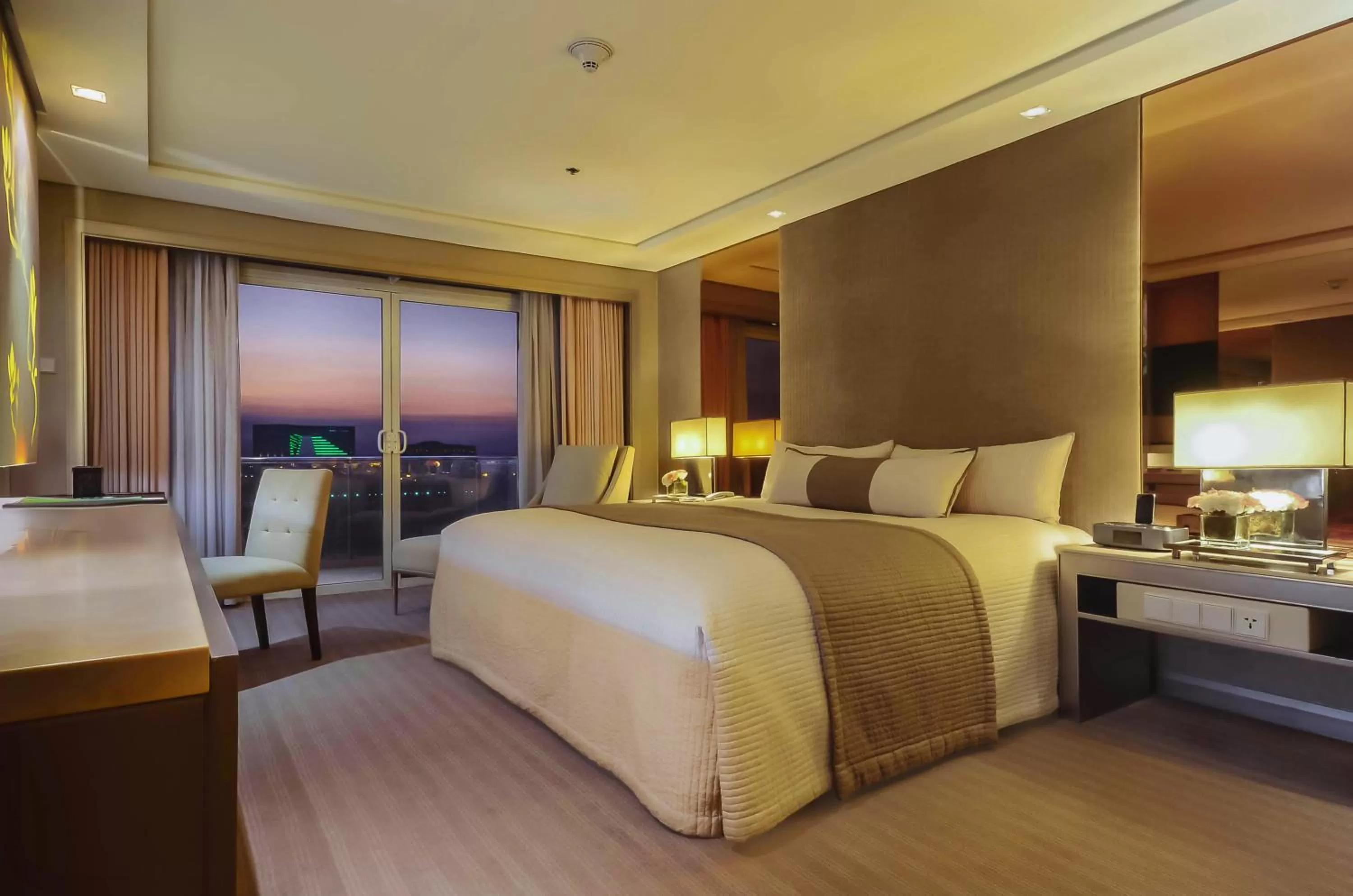 Photo of the whole room in Midas Hotel and Casino