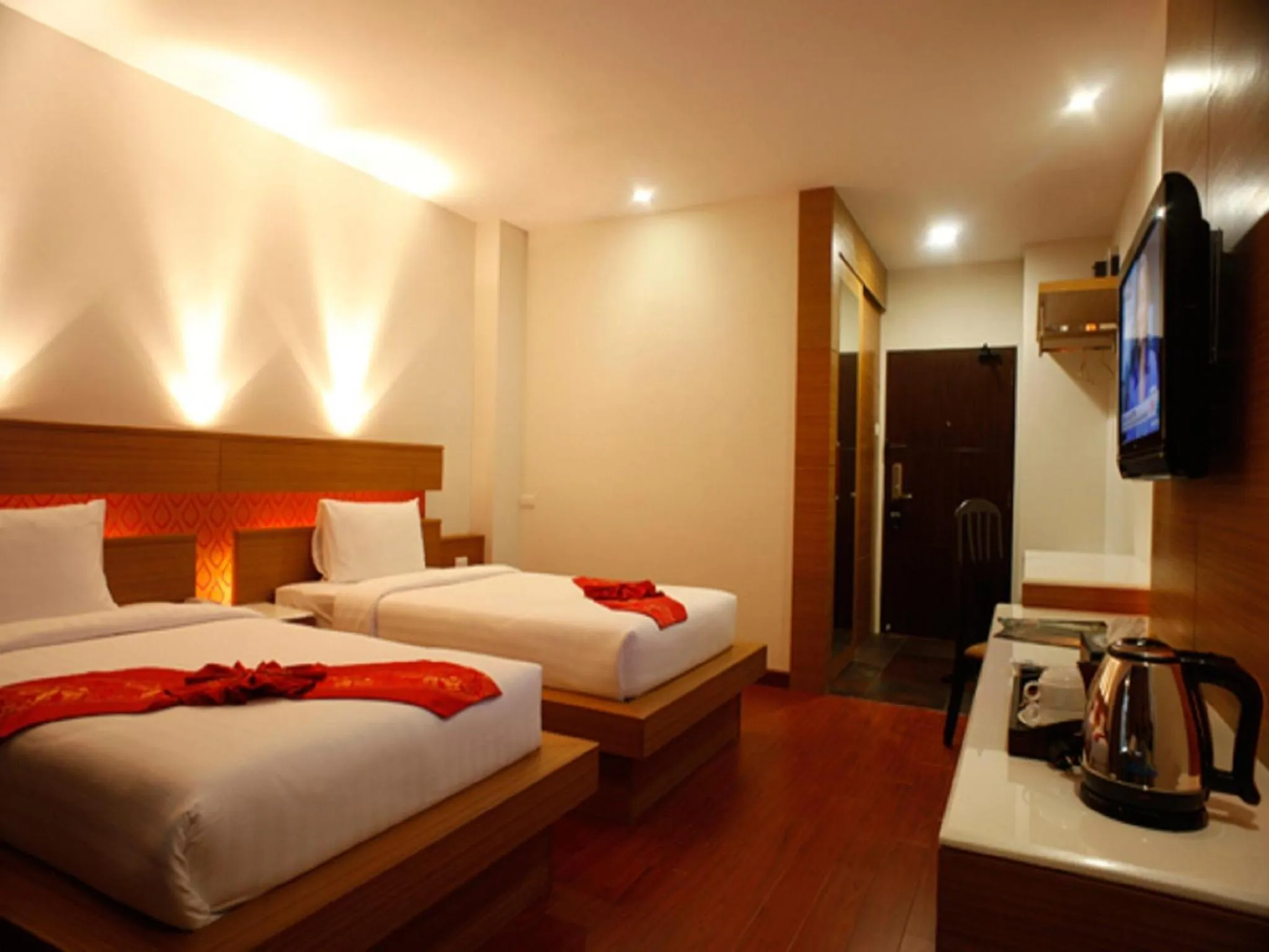 Standard Twin Room - no window in Suvarnabhumi Suite Hotel