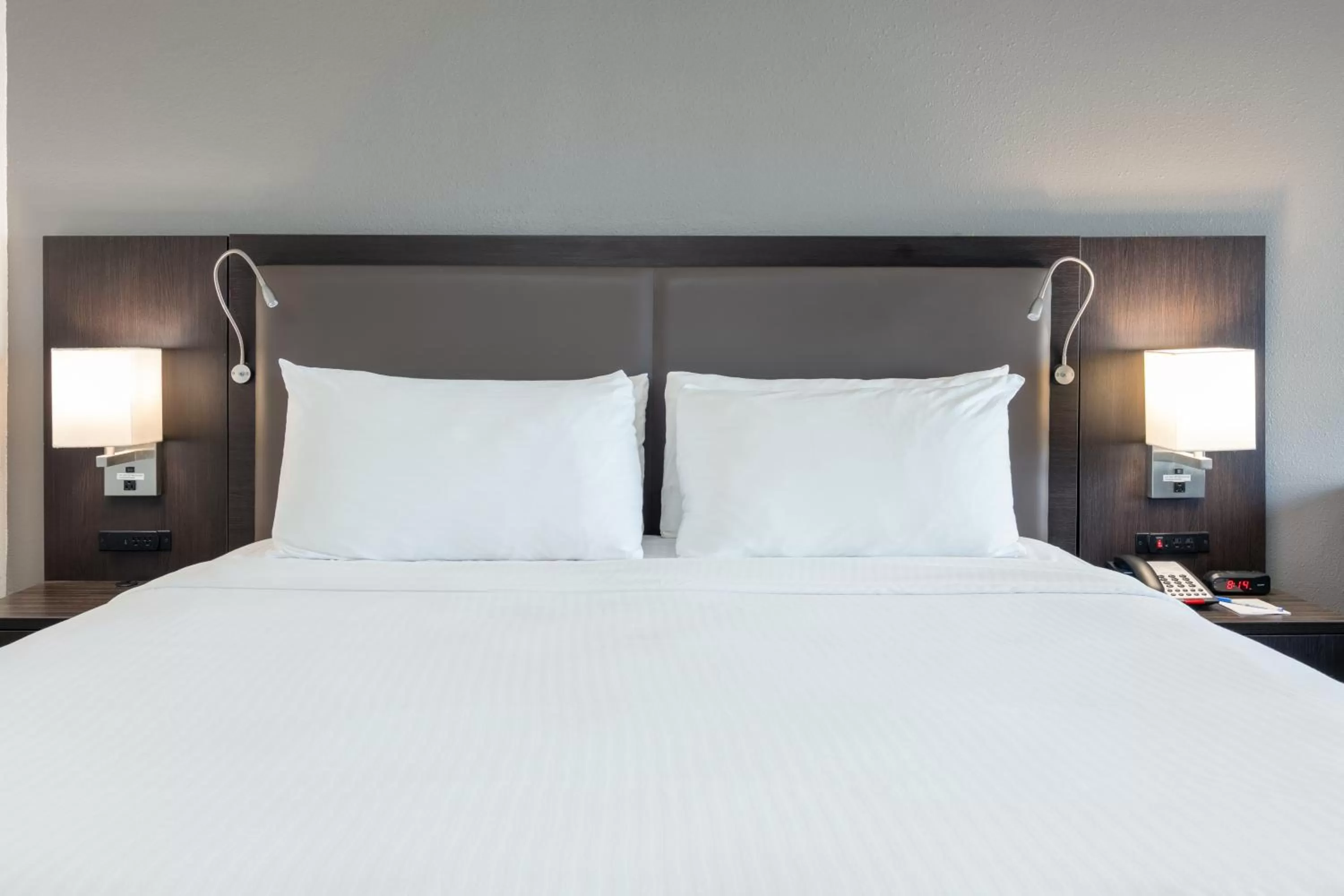 King Suite with Bath Tub and City View - Mobility/Hearing Accessible - Non-Smoking in Wyndham Corpus Christi Resort North Padre Island