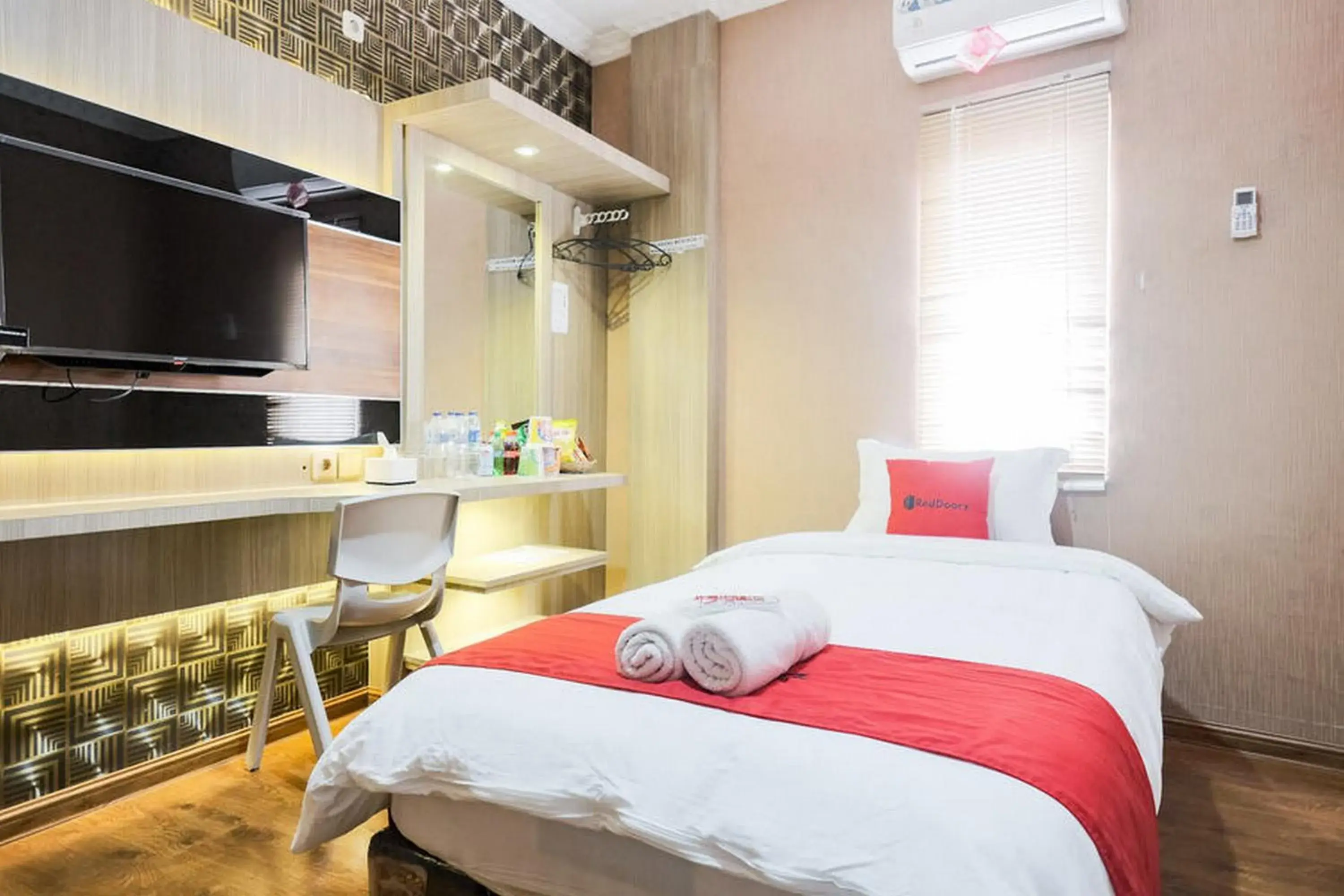 RedDoorz Plus @ Simpang USU Medan RedDoorz Plus @ Simpang USU Medan