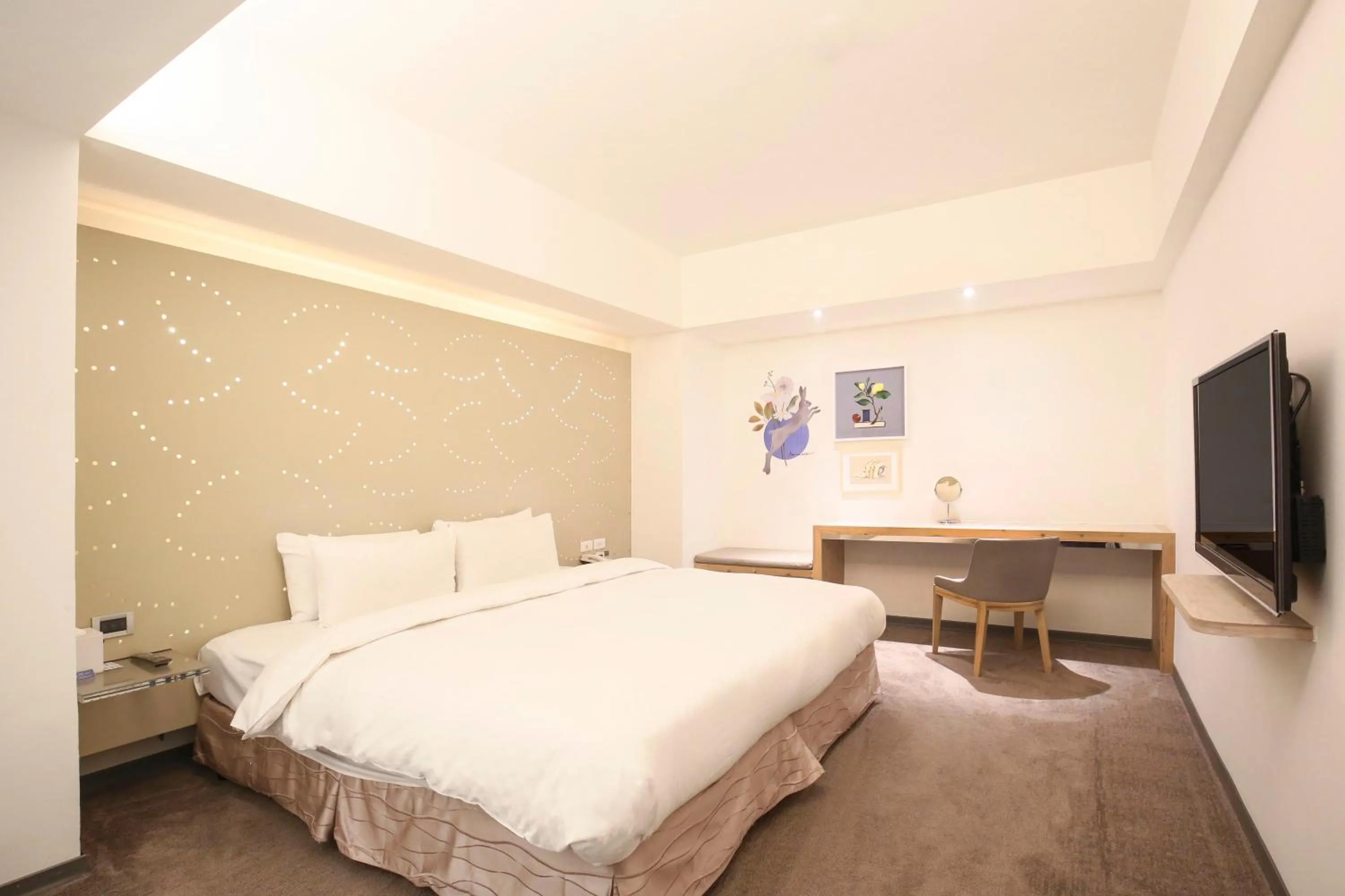 Deluxe King Room - No Window in Dandy Hotel-Daan Park Branch