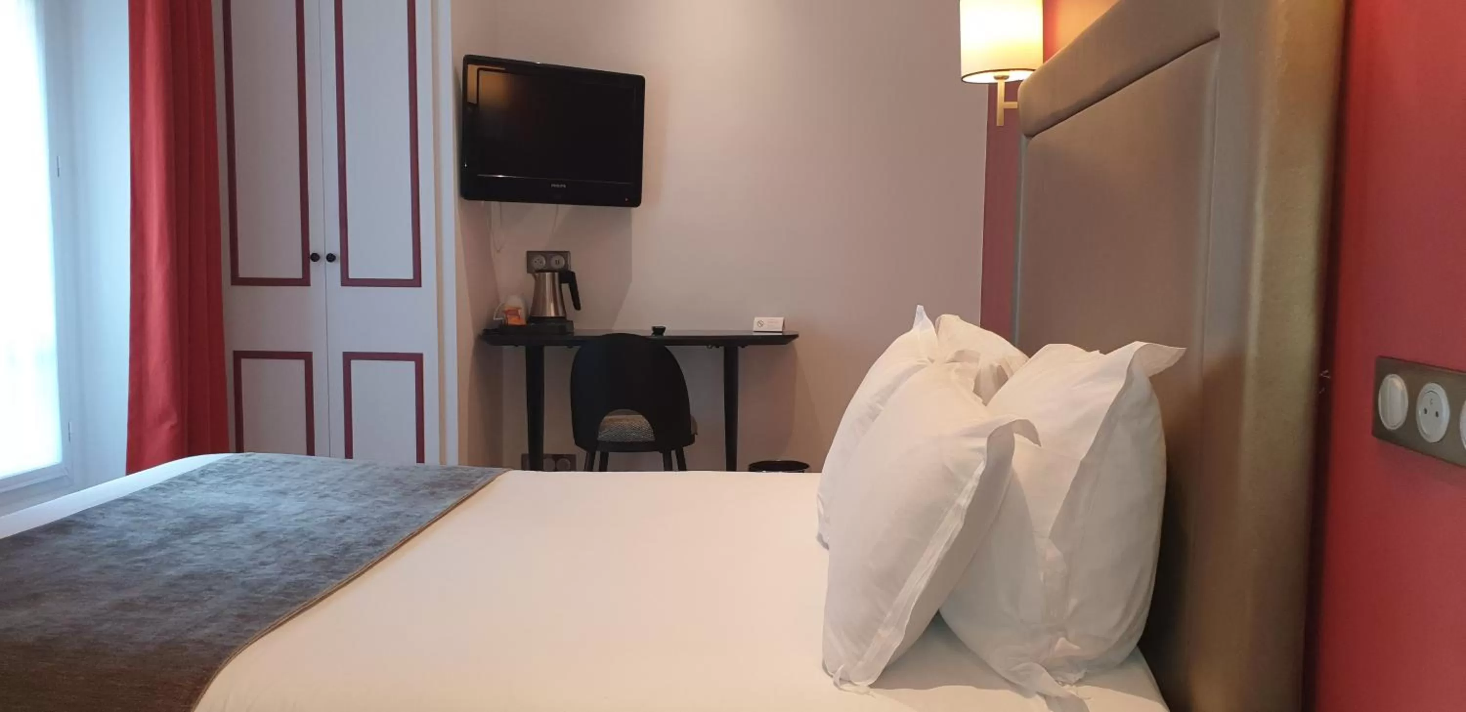 Classic Double Room in Acacias Etoile