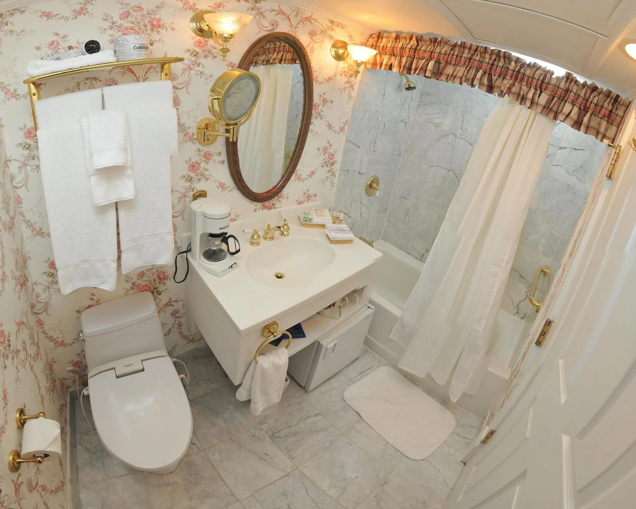 Queen Studio in Cliff House at Pikes Peak