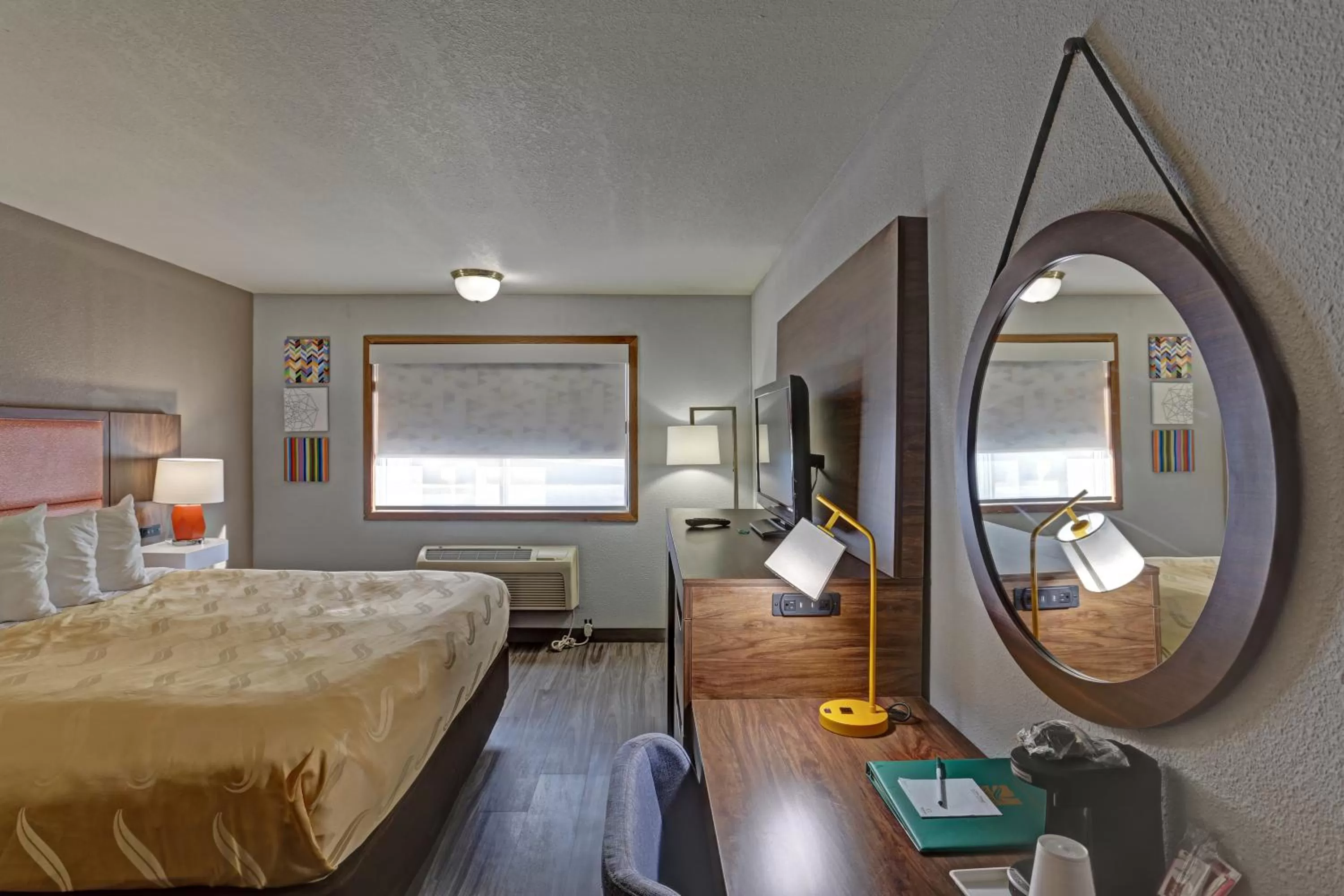 King Room - Non-Smoking in Quality Inn Pierre-Fort Pierre