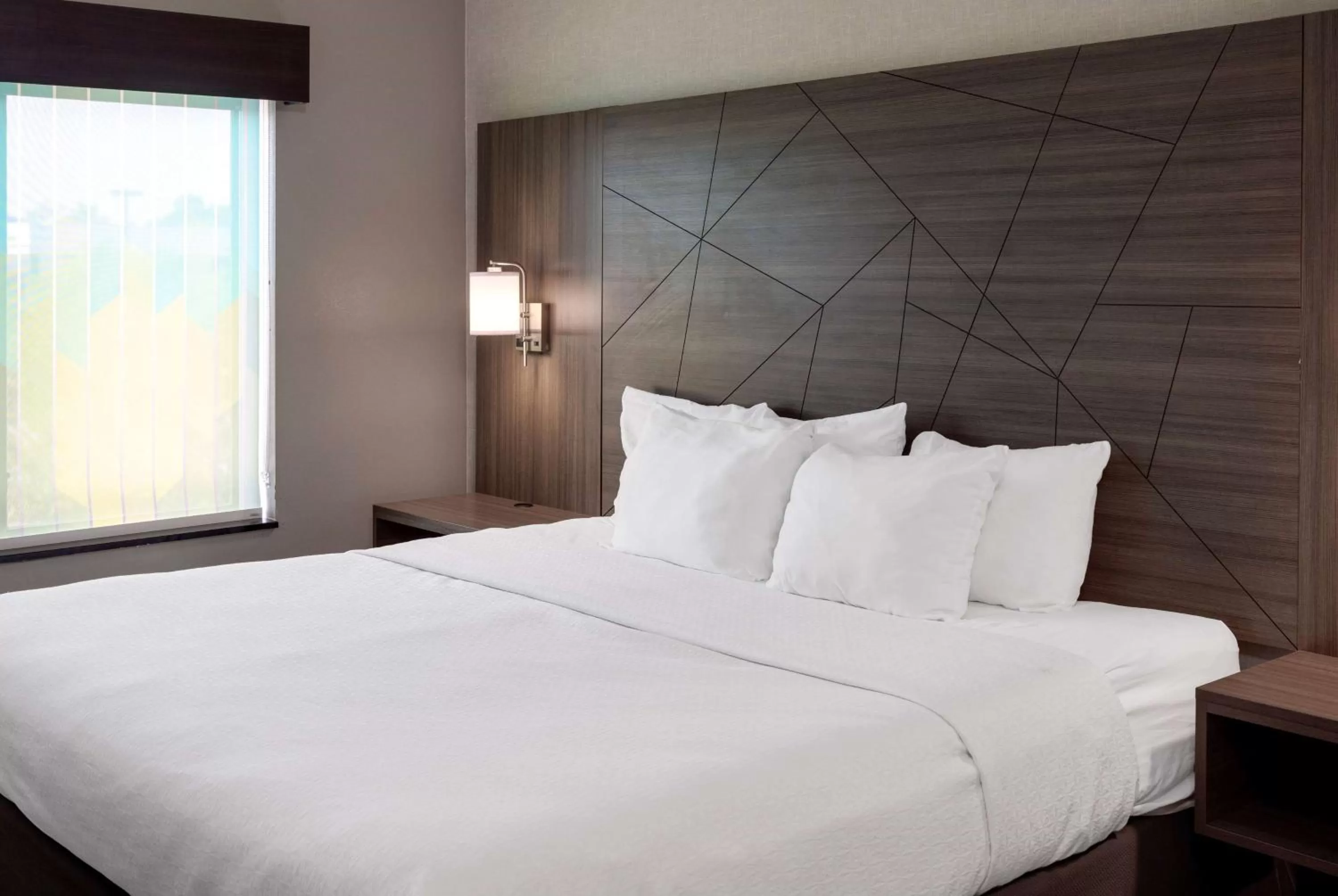 King Room - Mobility Access/Non-Smoking in La Quinta by Wyndham Edmond