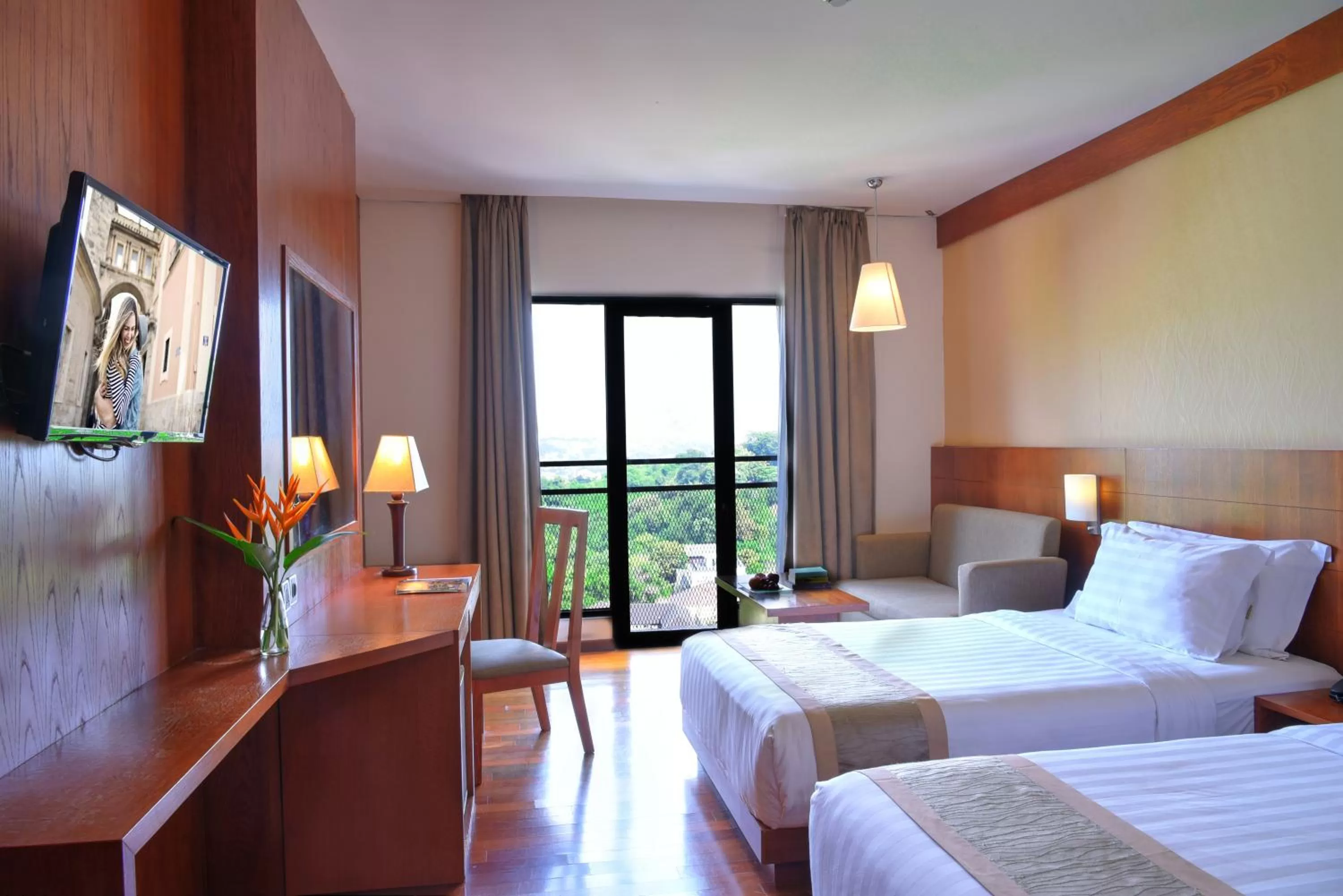 Executive Twin Room in Oak Tree Emerald Hotel & Coventions Semarang