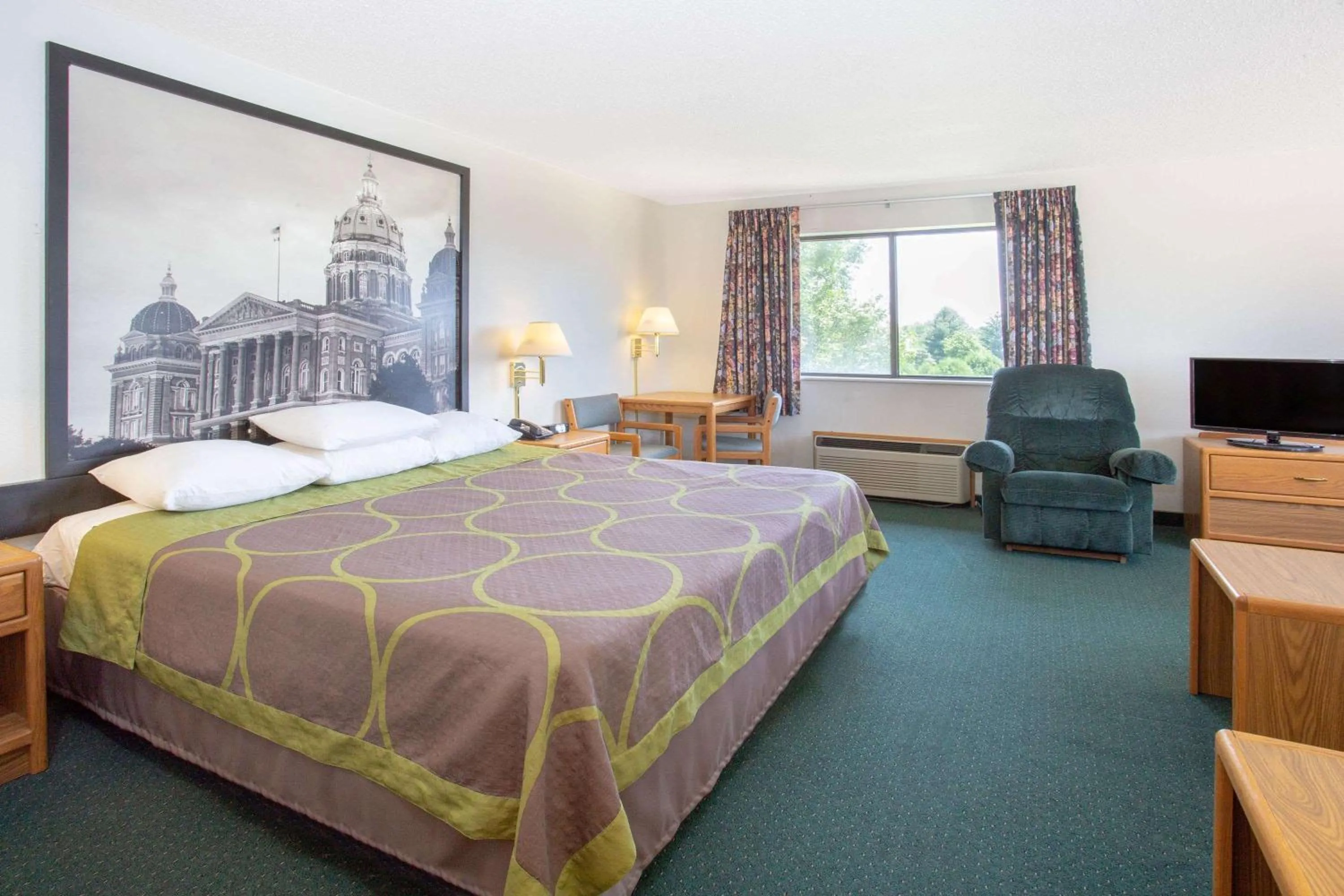 King Studio Suite - Non-Smoking in Super 8 by Wyndham Dewitt