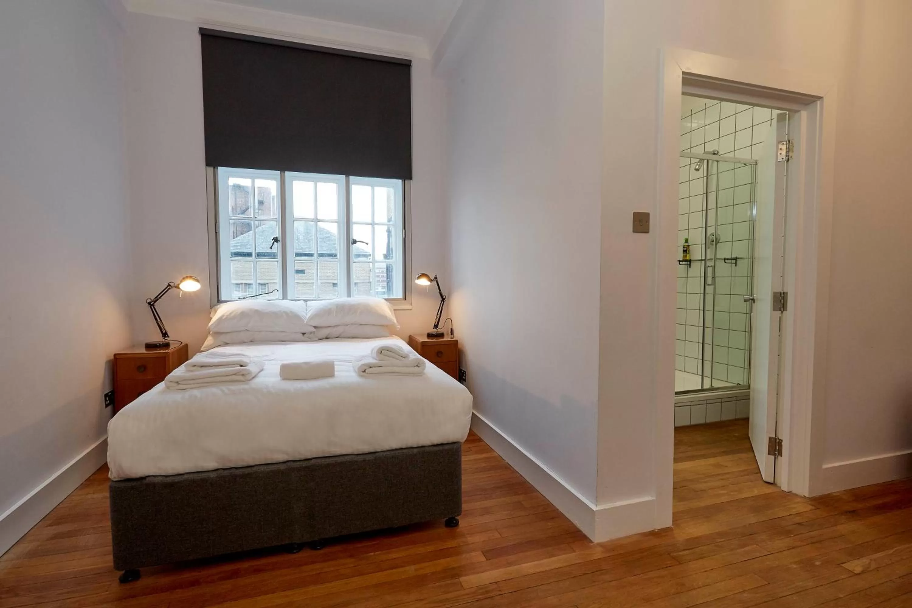 Double Room with Private Bathroom in Green Rooms