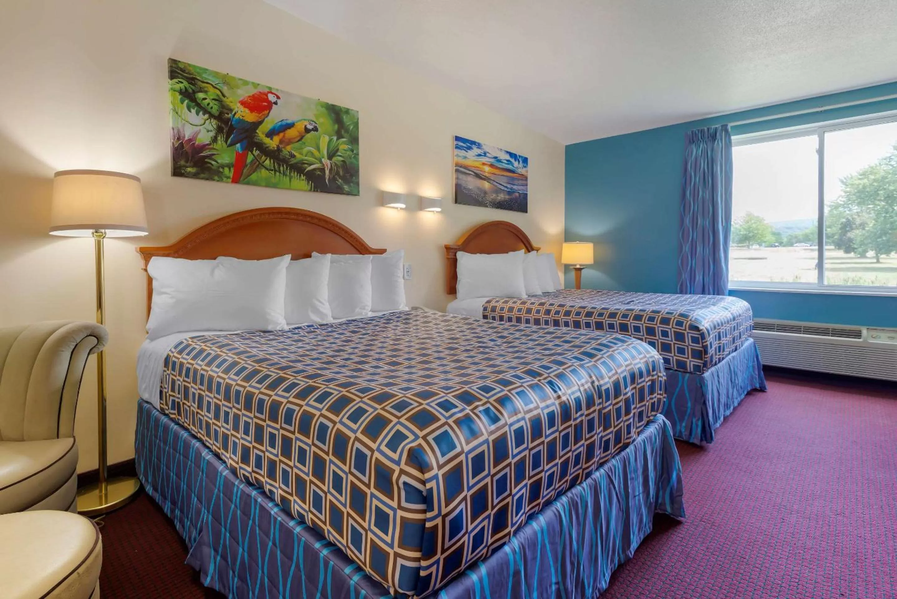 Queen Suite with Two Queen Beds - Non-Smoking in Rodeway Inn & Suites New Paltz - Hudson Valley