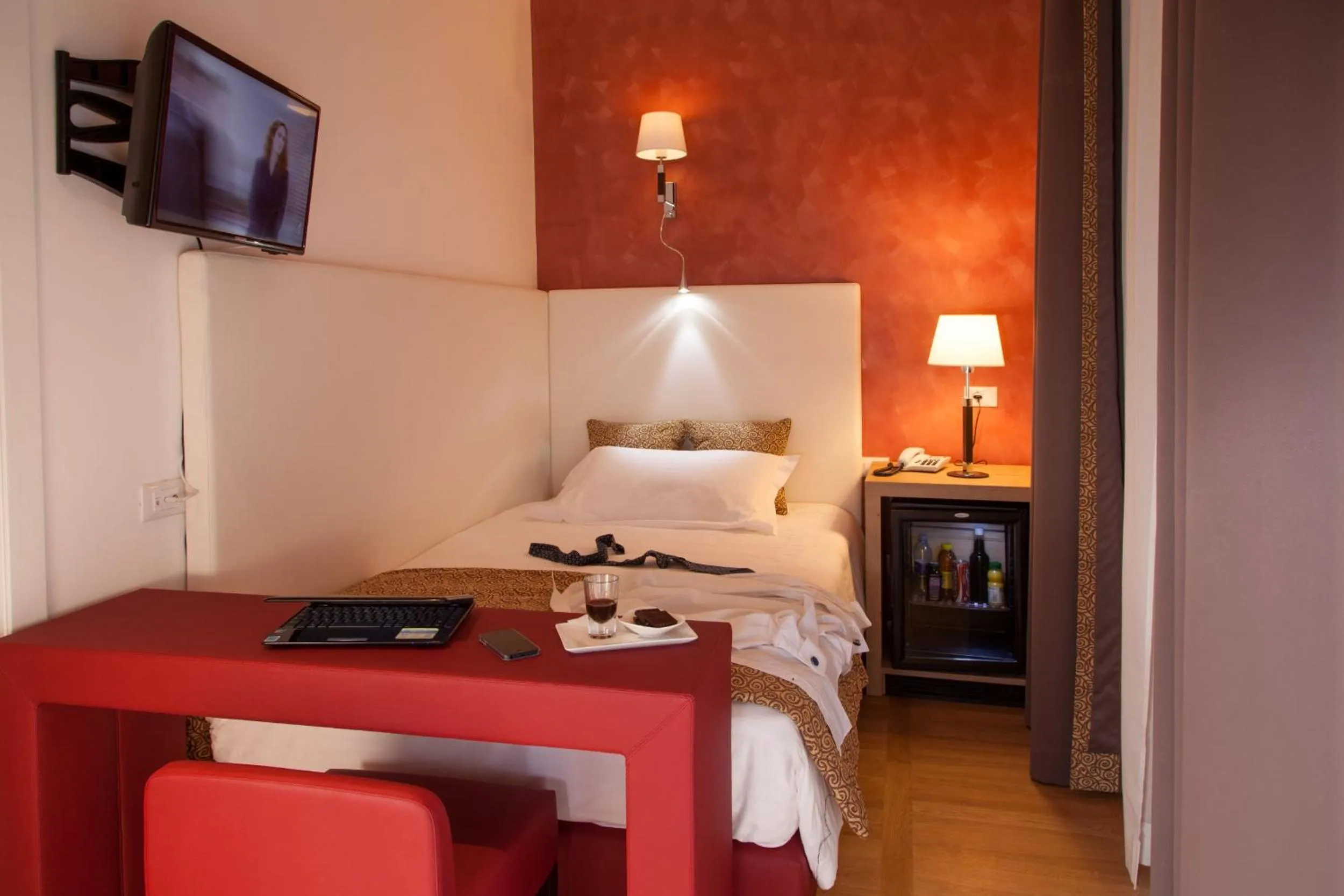 Superior Single Room in Floris Hotel