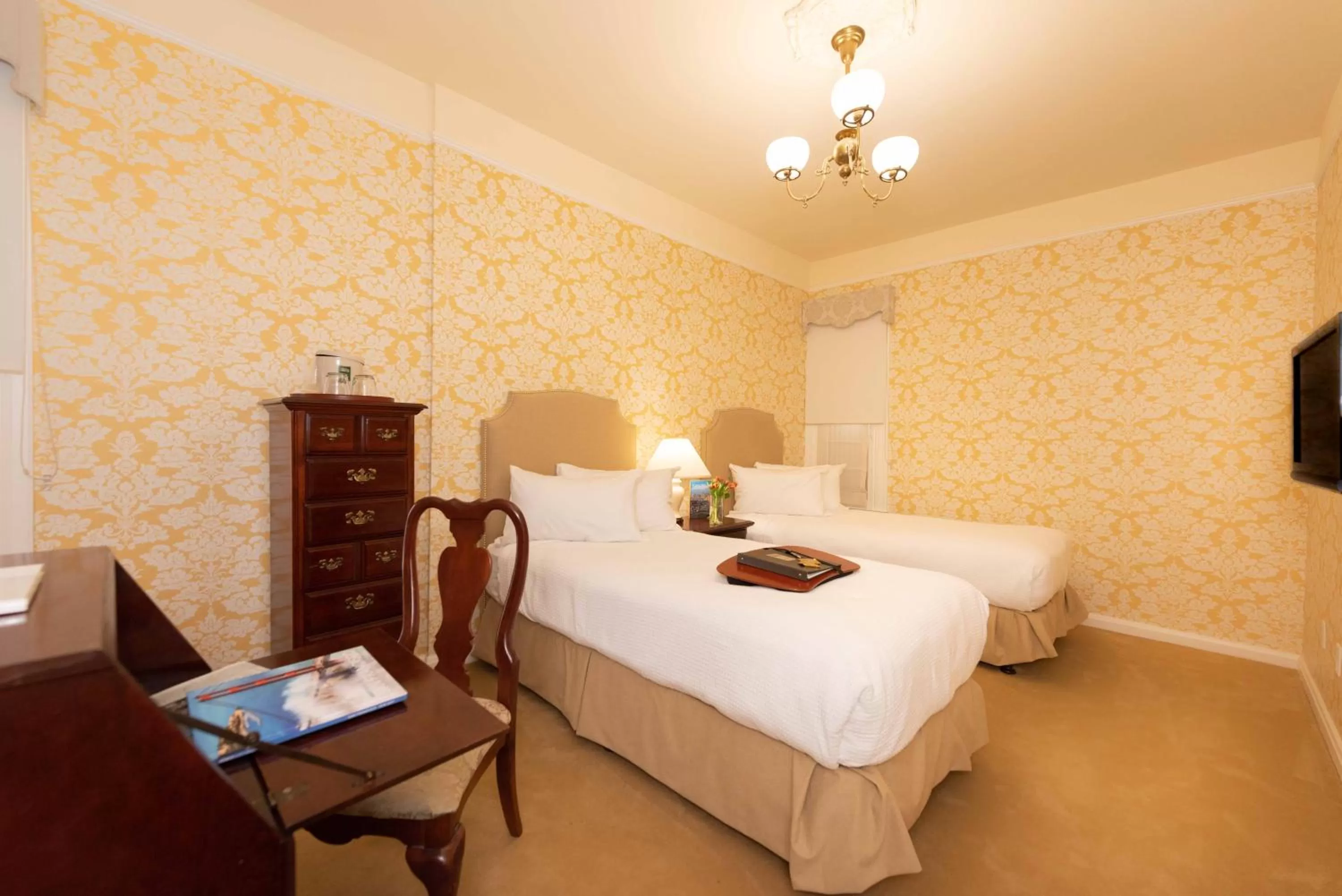 Superior Twin Room in Stanyan Park Hotel