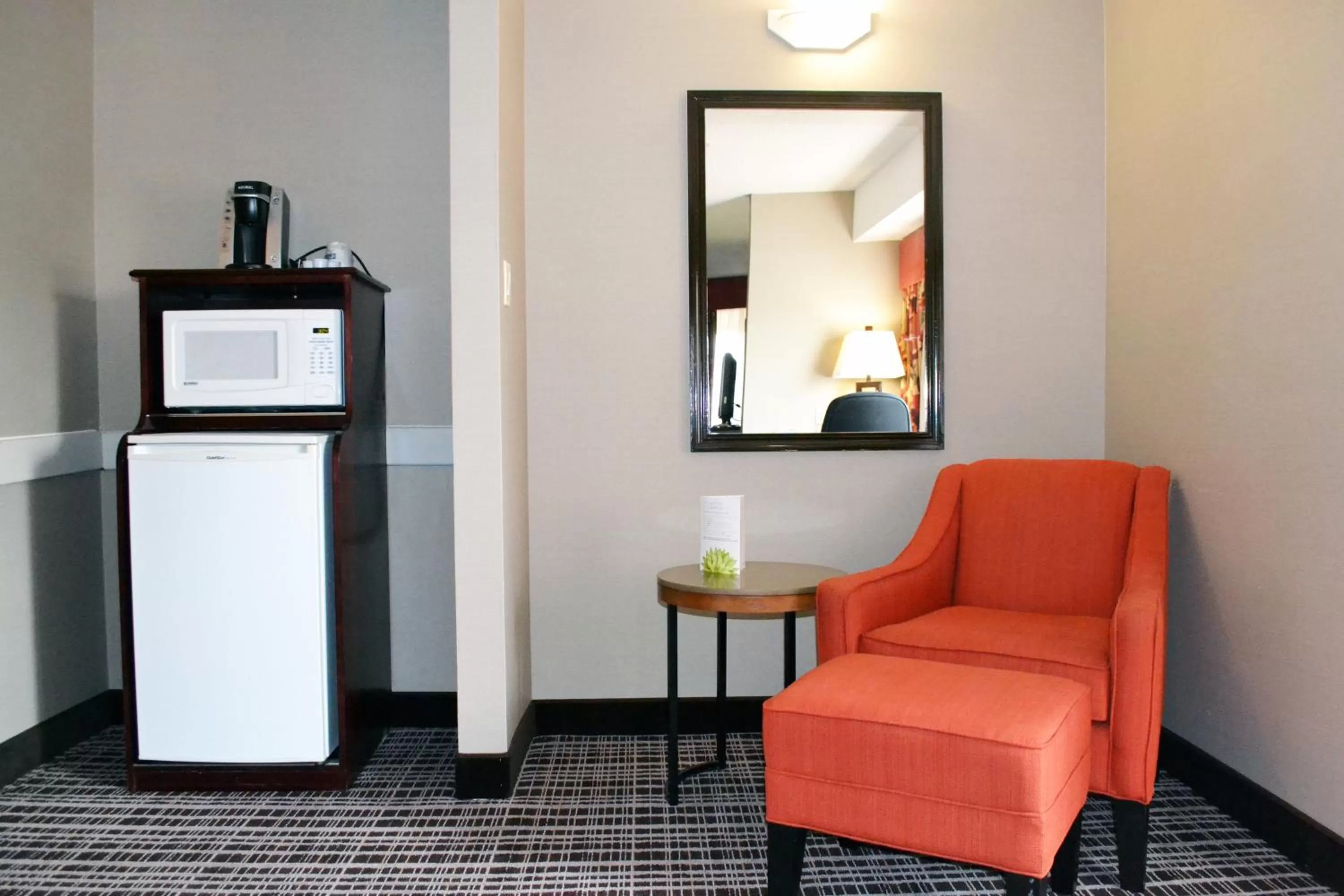 King Suite - Non-Smoking in Holiday Inn Express Red Deer by IHG