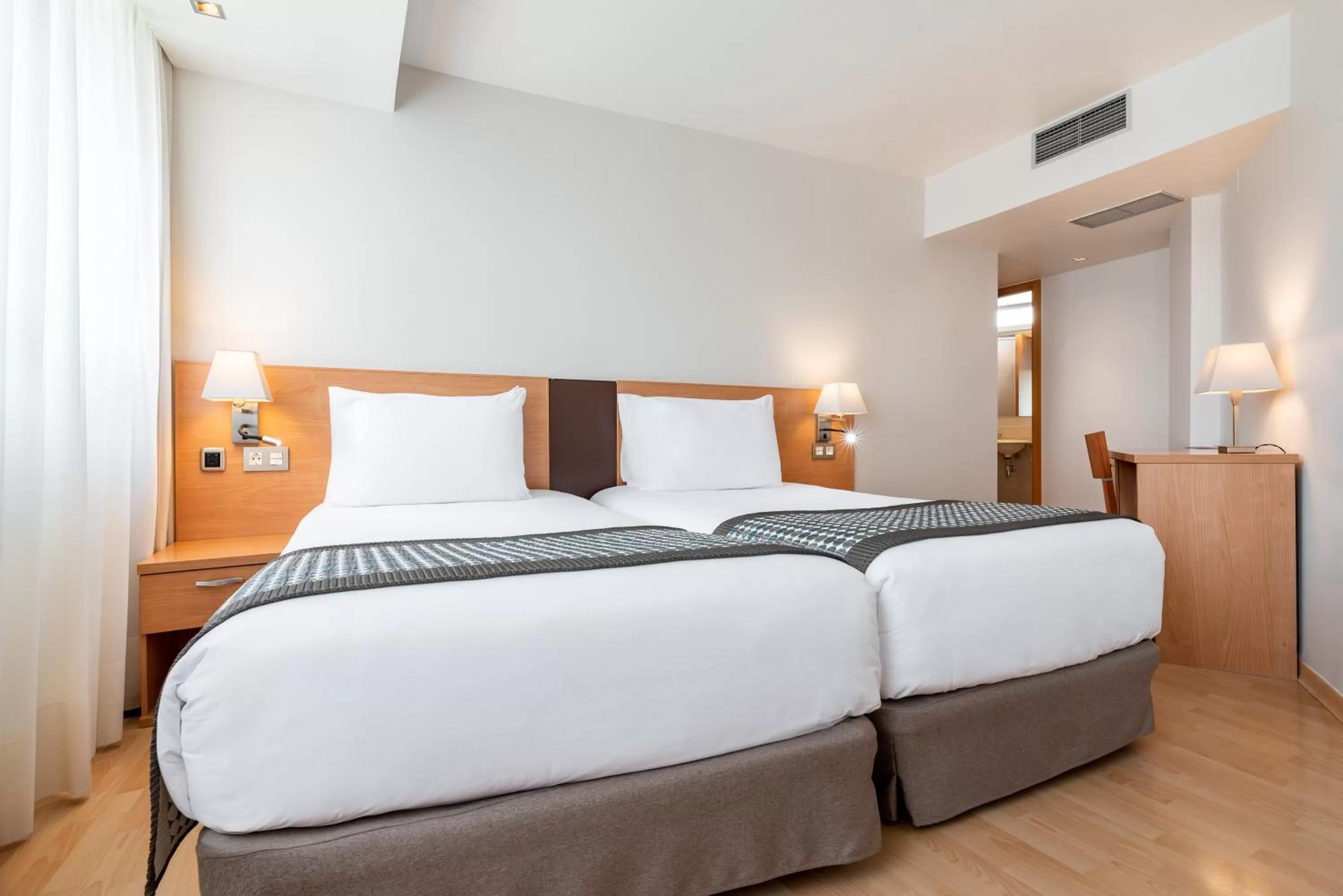 Standard Twin Room in Exe Puerta San Pedro