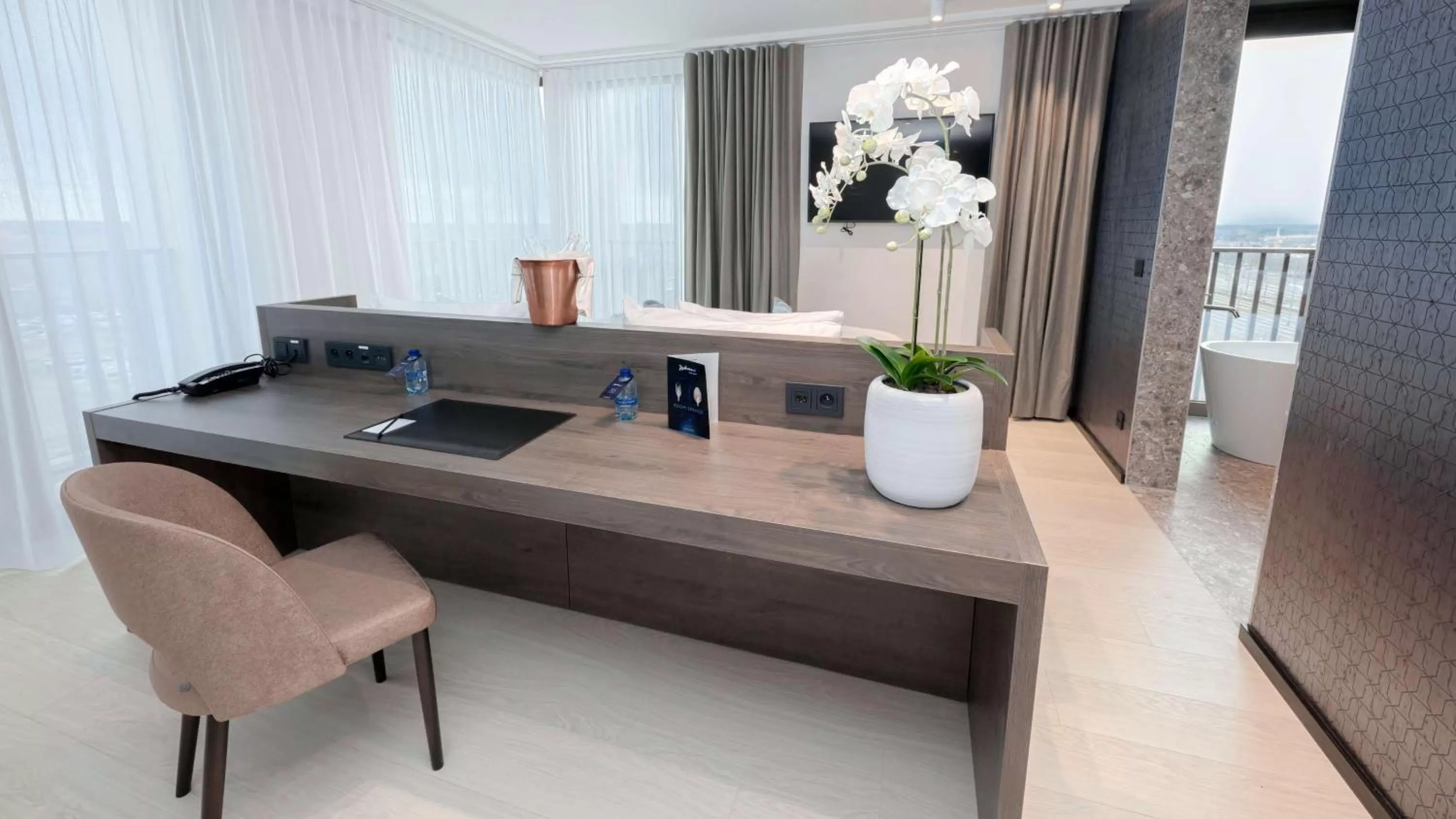 One-Bedroom Suite with Balcony in Radisson Blu Hotel, Bruges