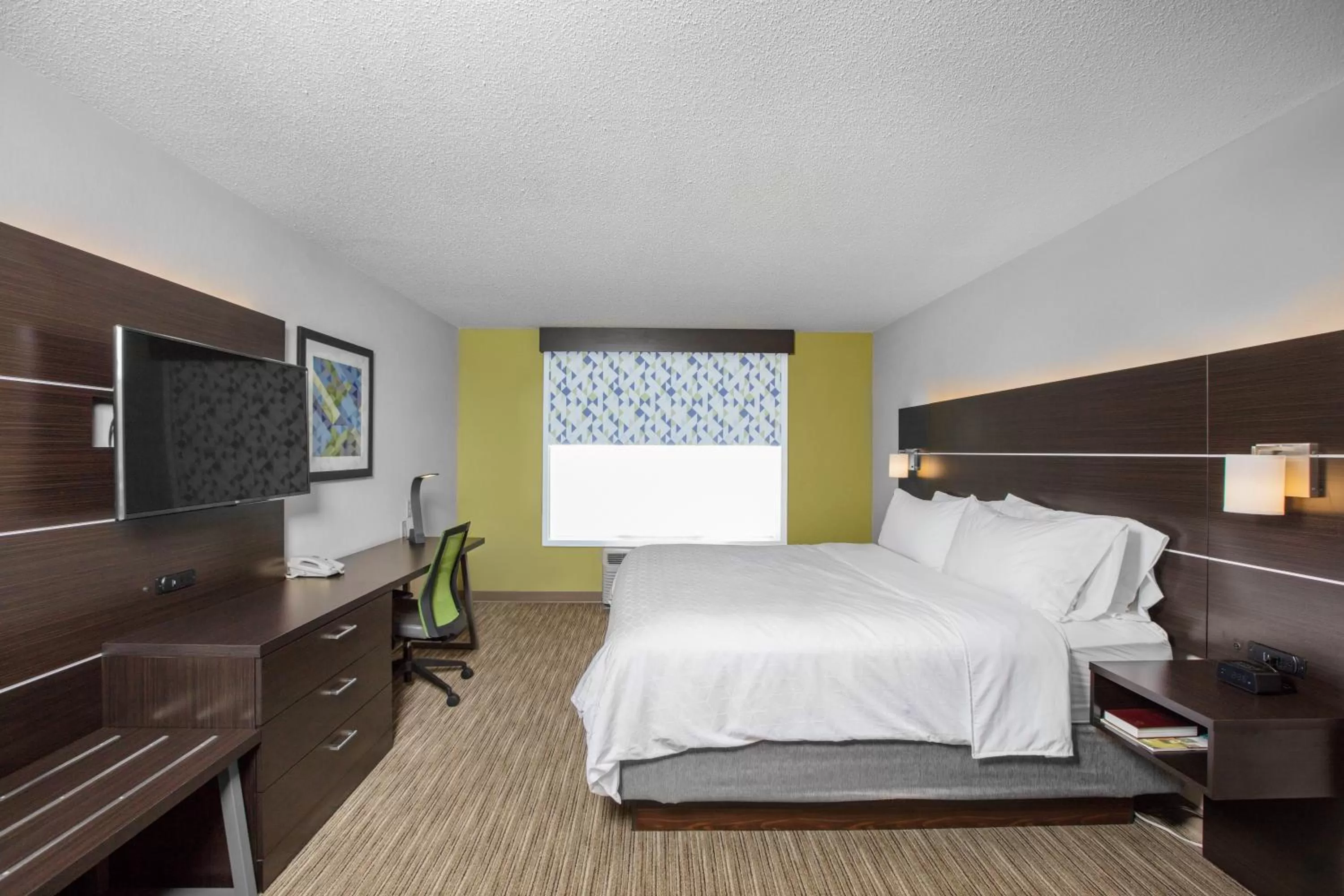King Room with Roll-In Shower - Disability Access in Holiday Inn Express Hotel & Suites Altoona-Des Moines, an IHG Hotel