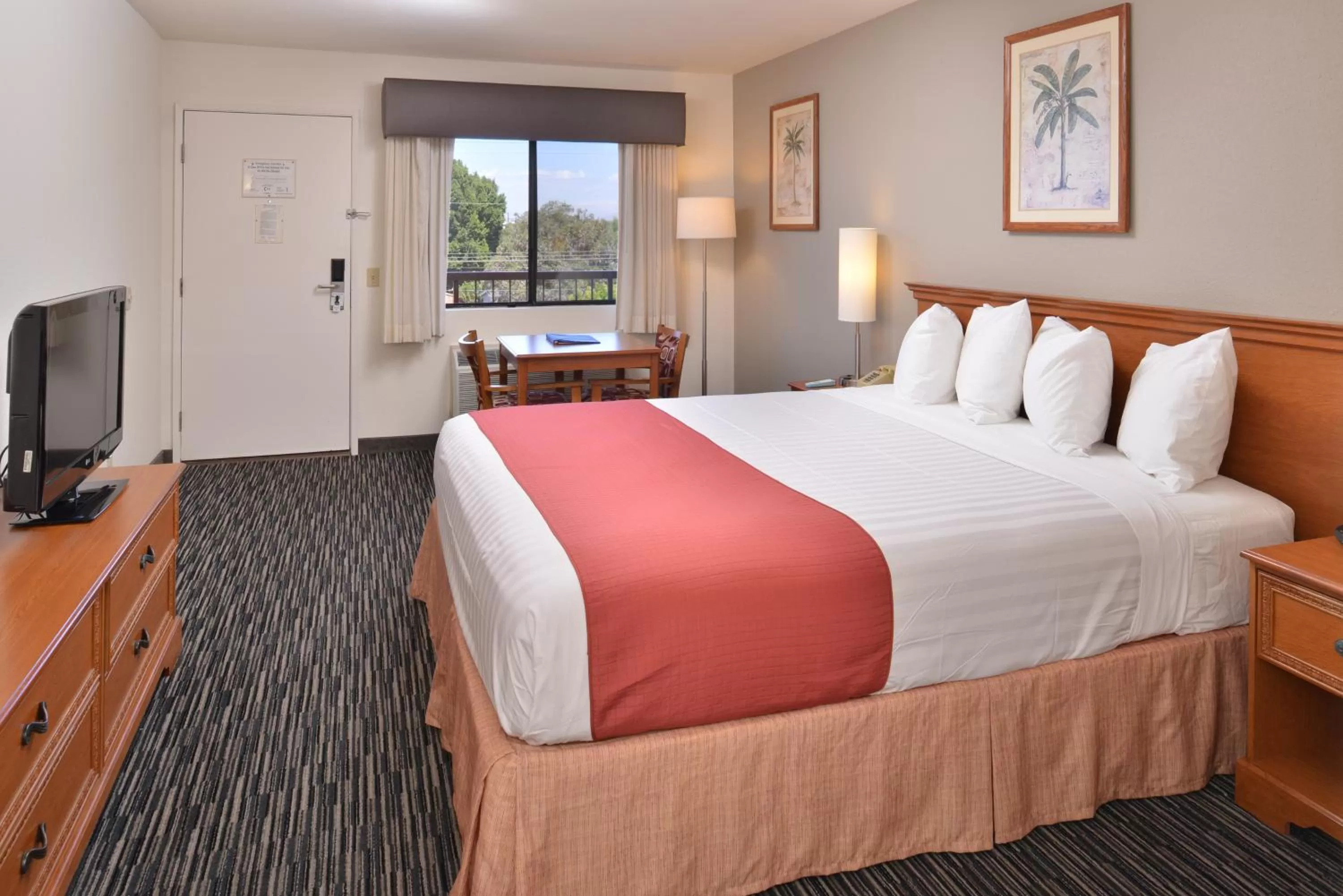 Queen Room - Non-Smoking in Pleasant Inn