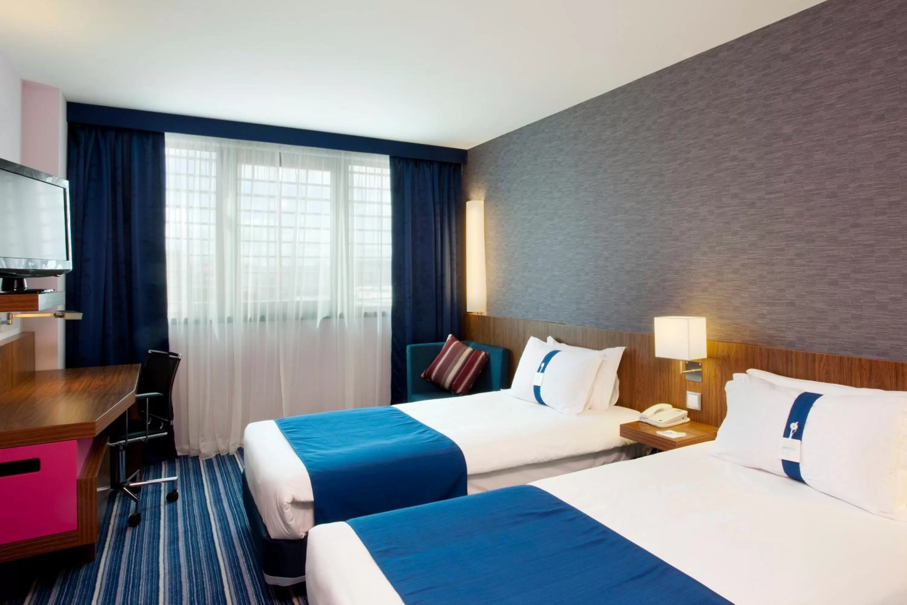 Standard Room with Free Breakfast in Holiday Inn Express Lisbon Alfragide by IHG