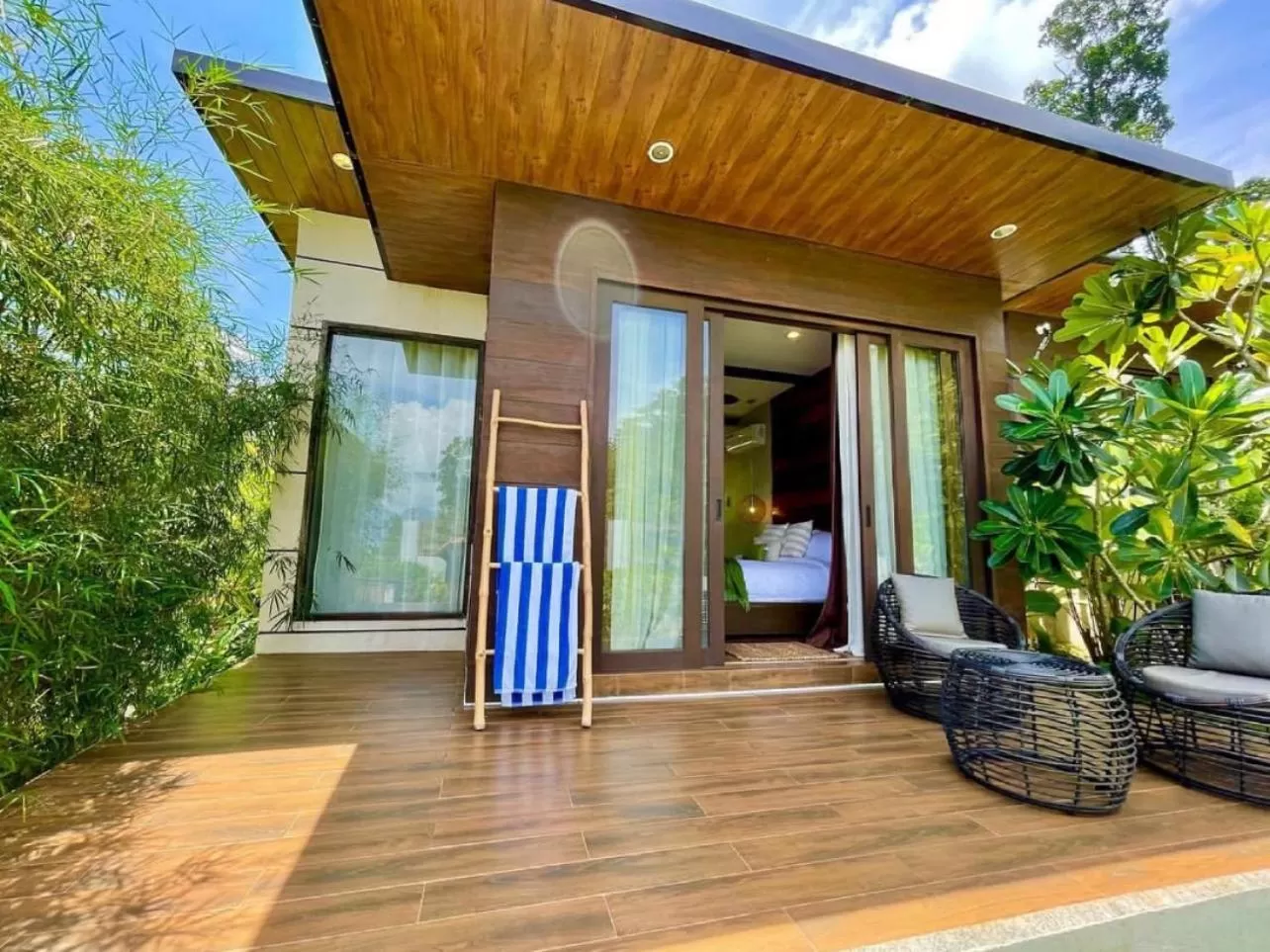 Deluxe Bungalow with Sea View and Free Roundtrip Lio Airport Transfers in Ahana Resort El Nido