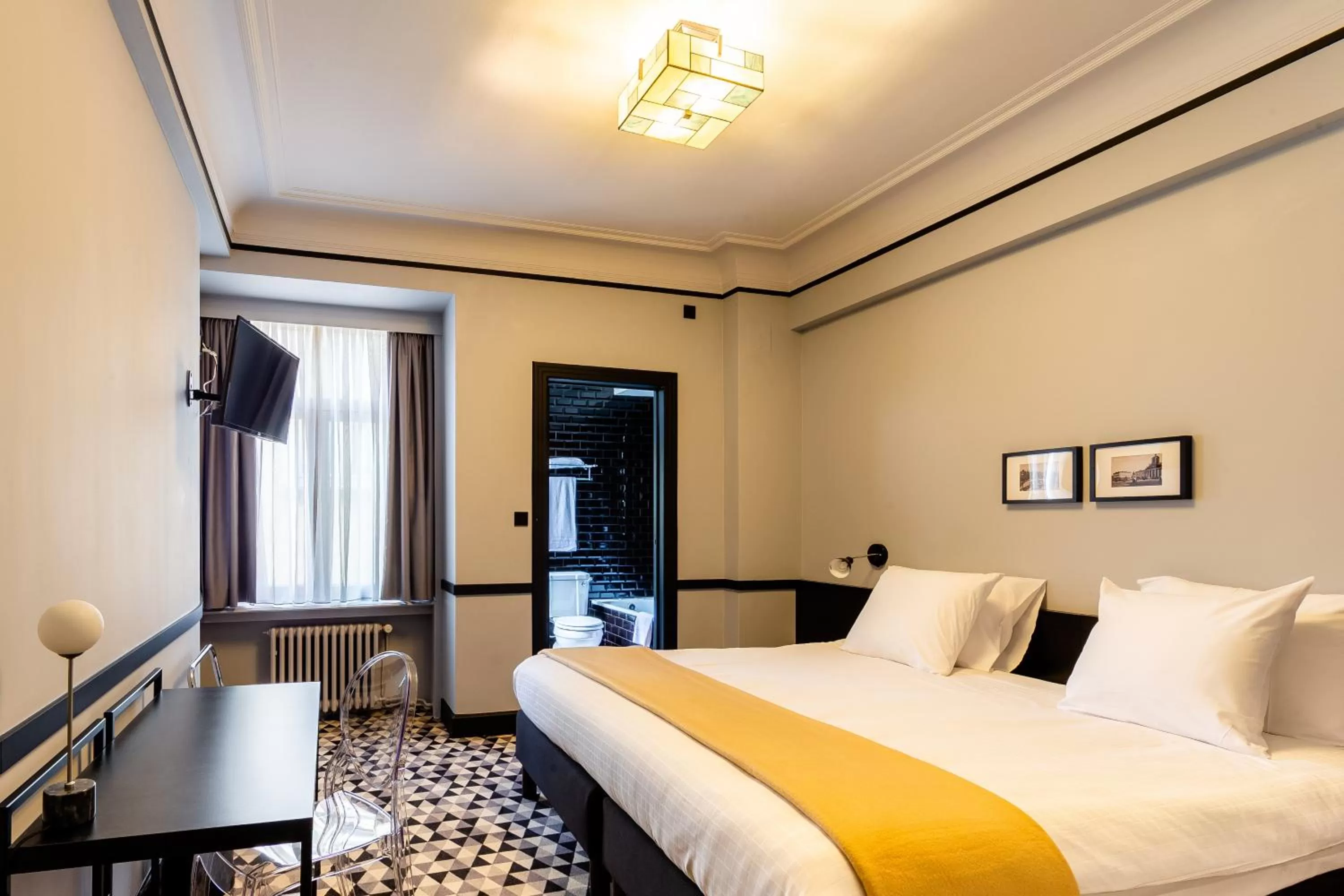 Superior Queen Room in Hotel des Colonies Brussels by Mercure