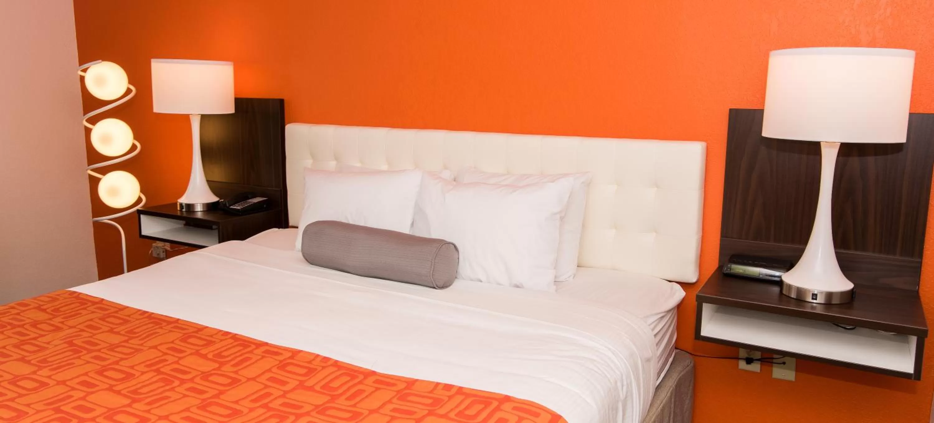 Queen Room - Non-Smoking in Howard Johnson by Wyndham Portsmouth