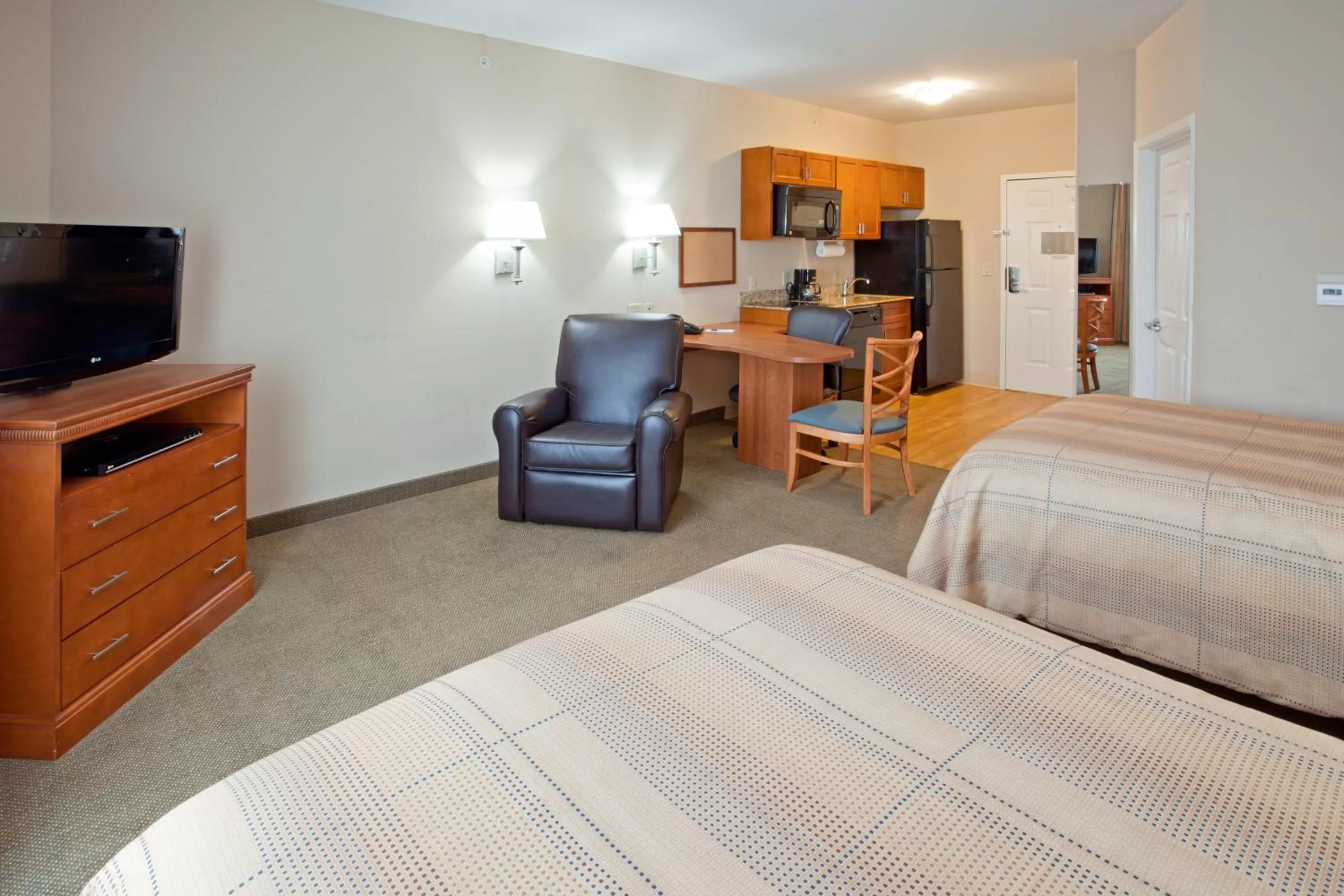 Studio Suite with Two Double Beds and Mobility Accessible Tub - Non-Smoking in Candlewood Suites League City by IHG