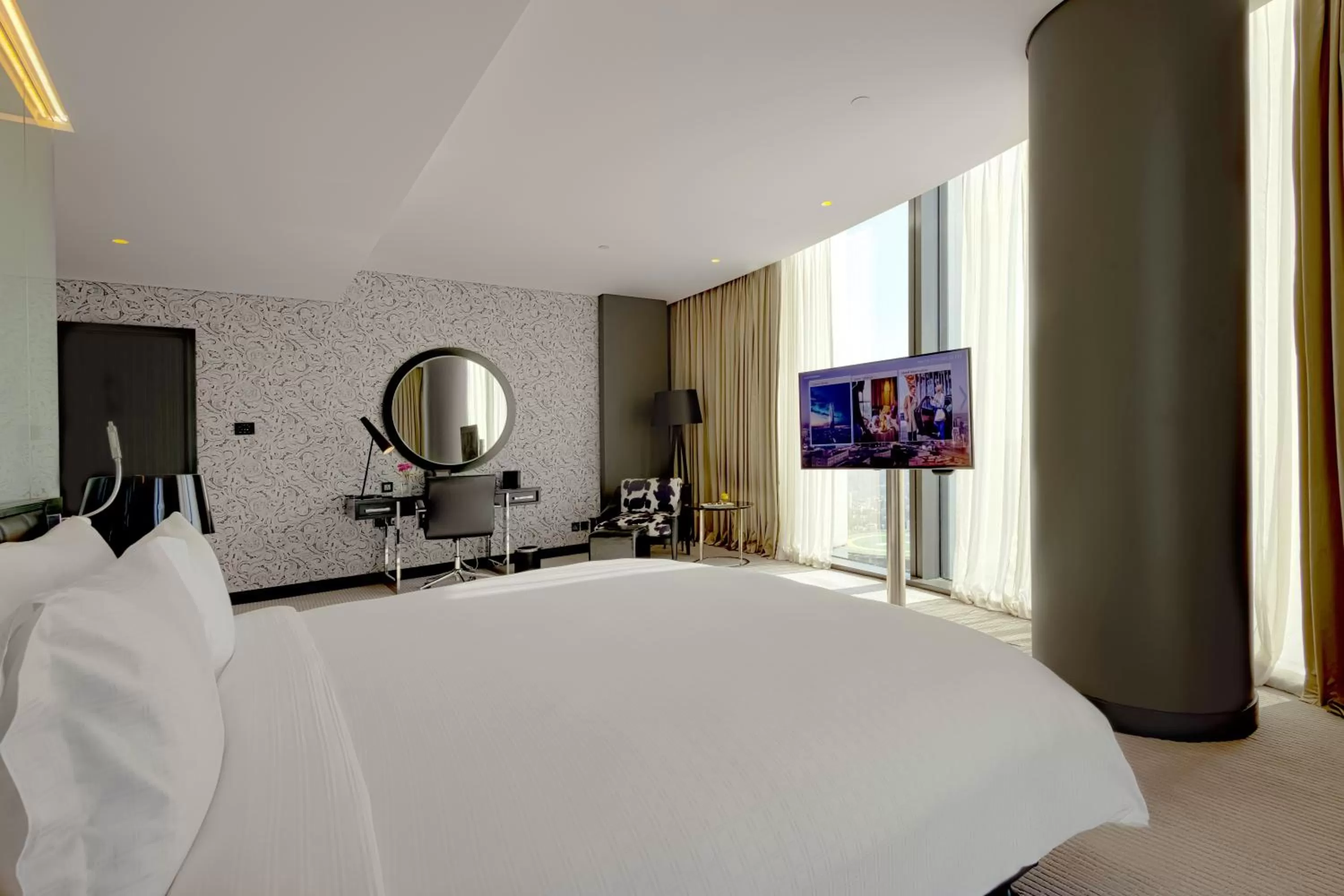 Large Corner Club Lounge Access King Bed City View in Amman Rotana