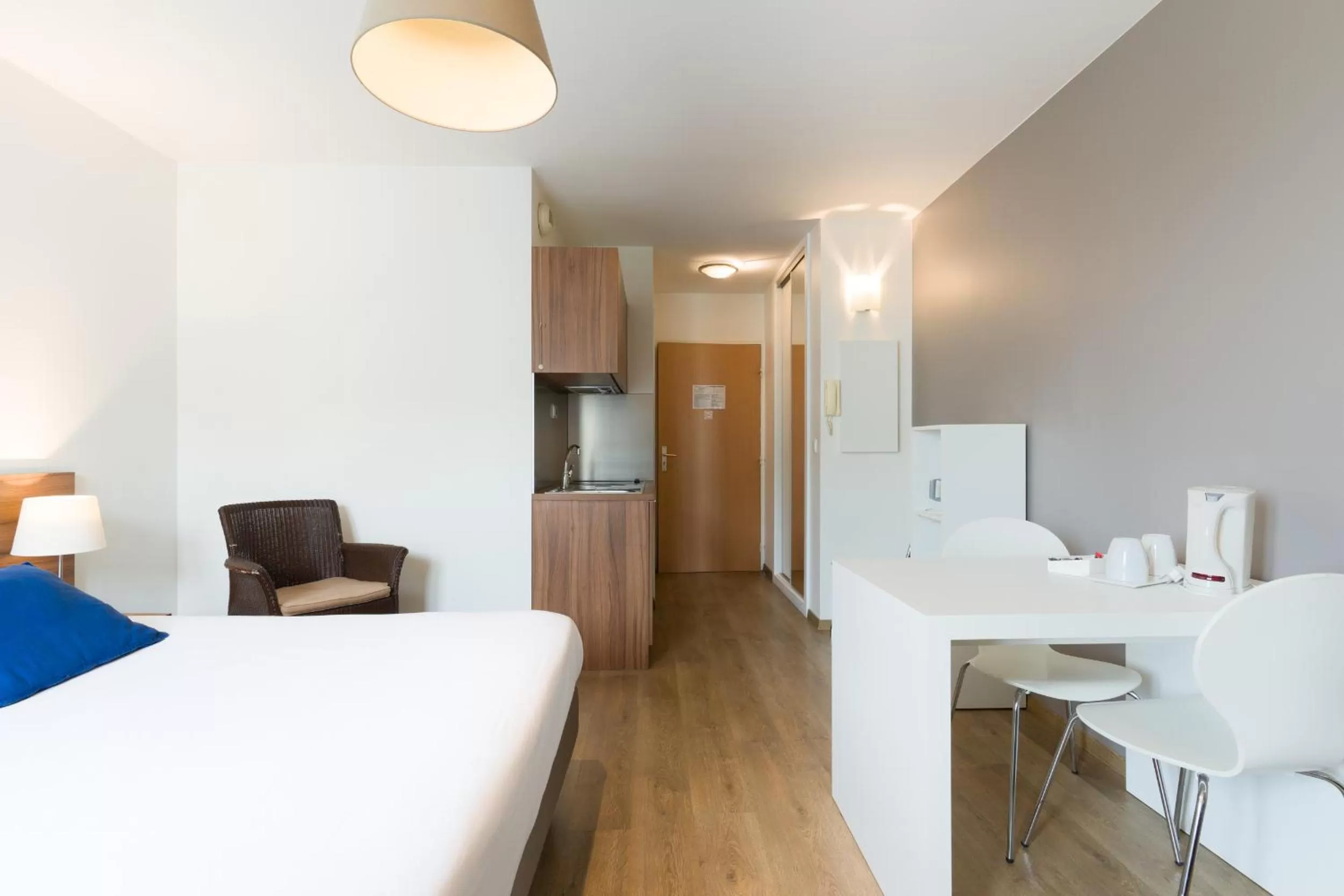 Two Adjacent Double Studio in Appart'hotel Victoria Garden Pau