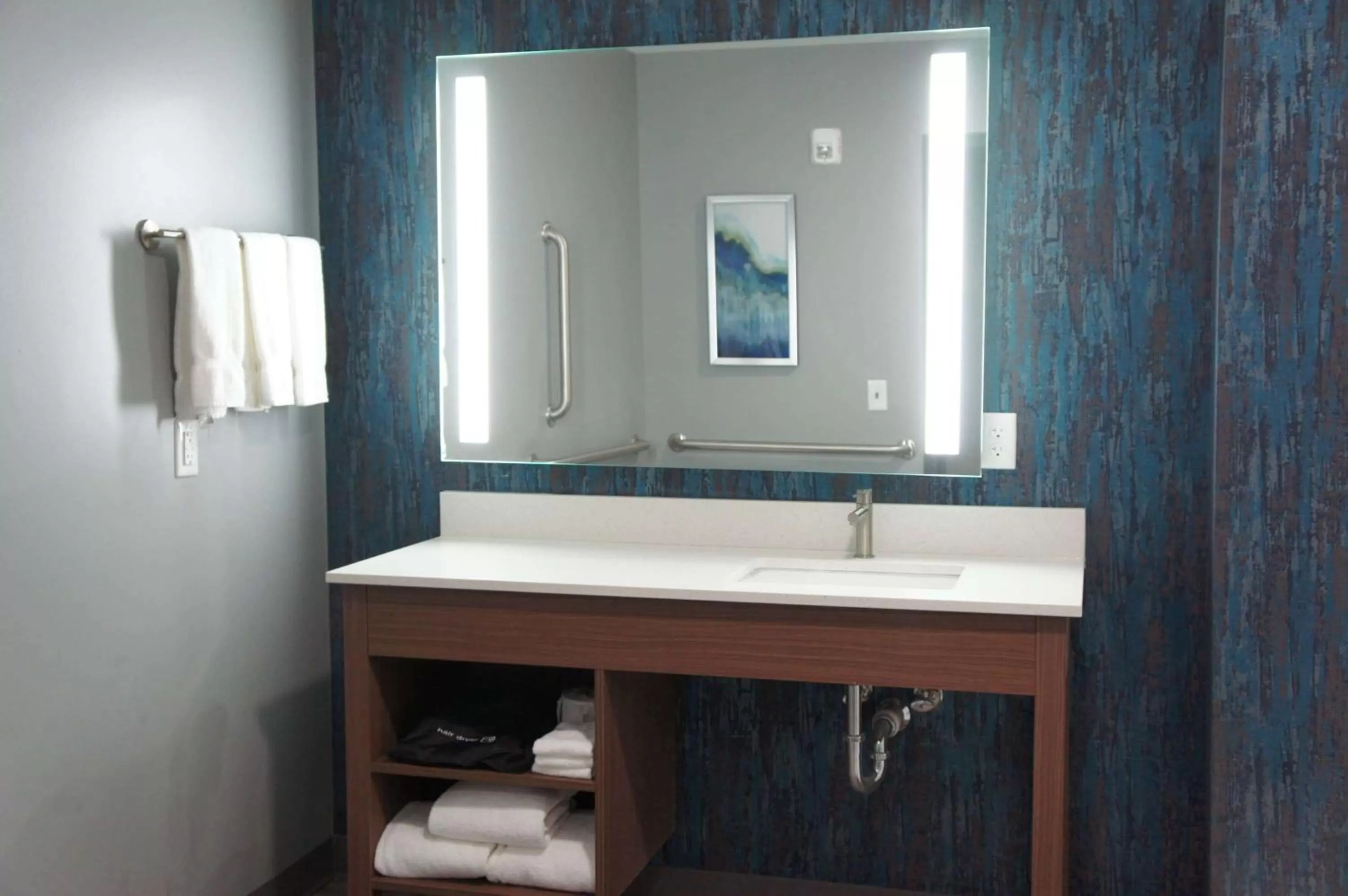 Deluxe Queen Room with Two Queen Beds - Non-Smoking in La Quinta Brunswick/Golden Isles