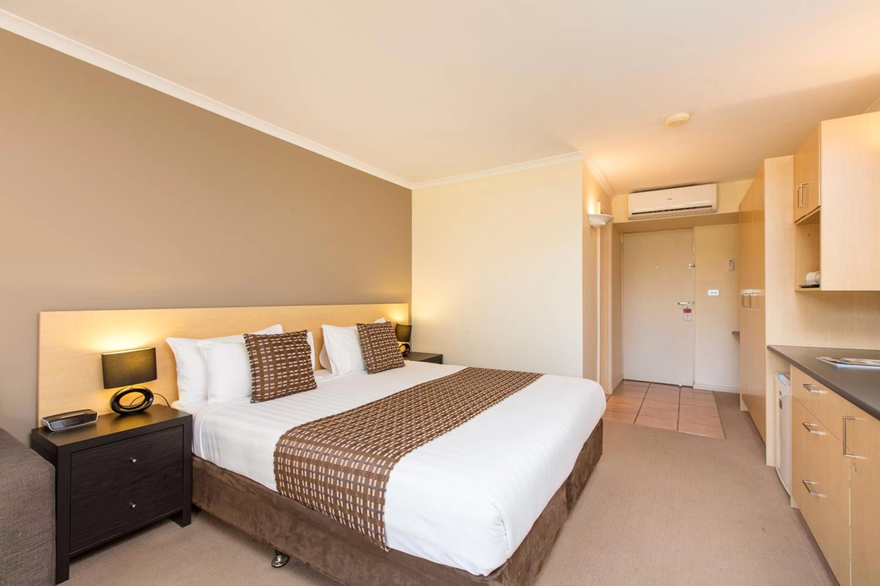 Deluxe King Room in Mildura Inlander Resort