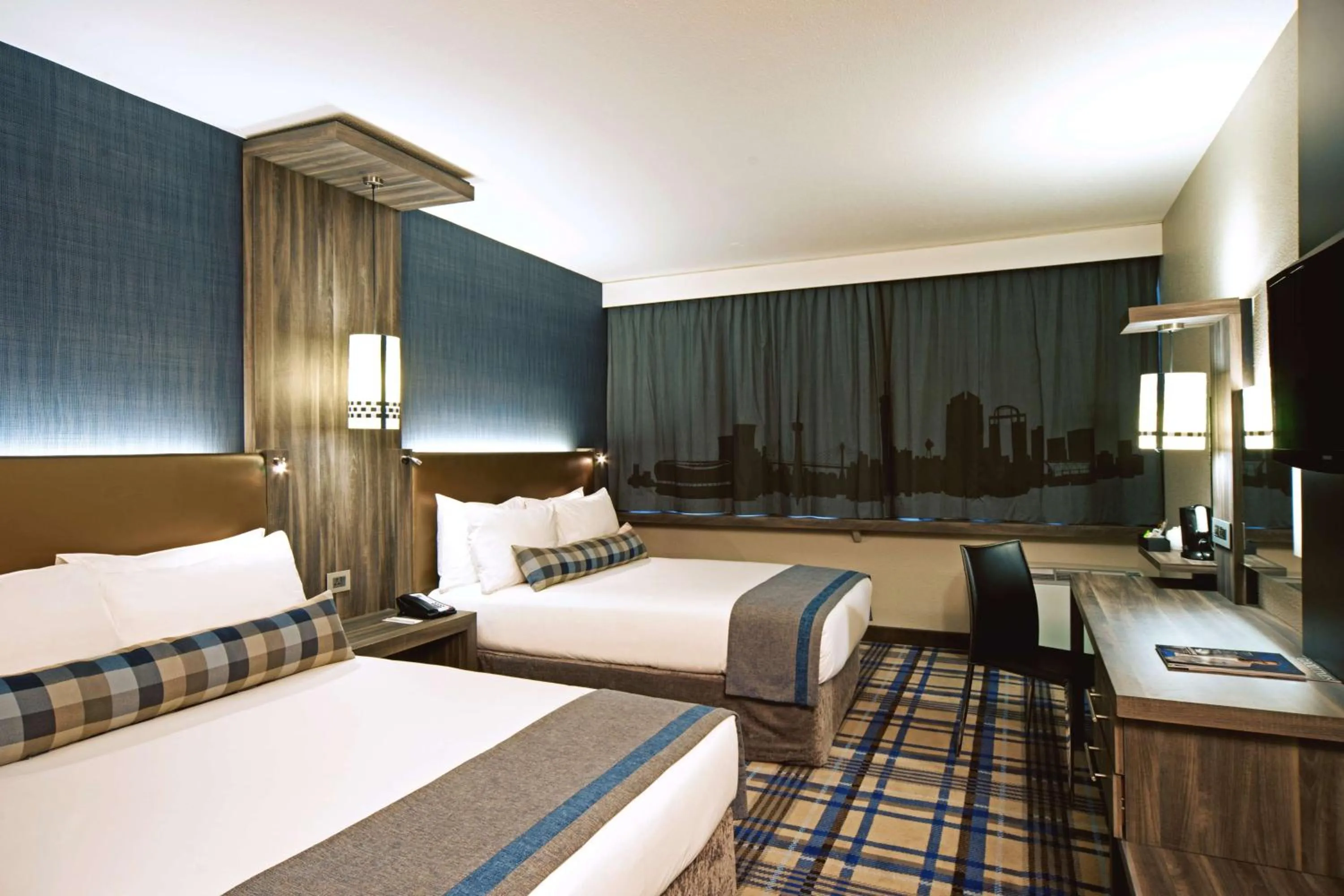 Family Room Smoking in Garden Court Milpark