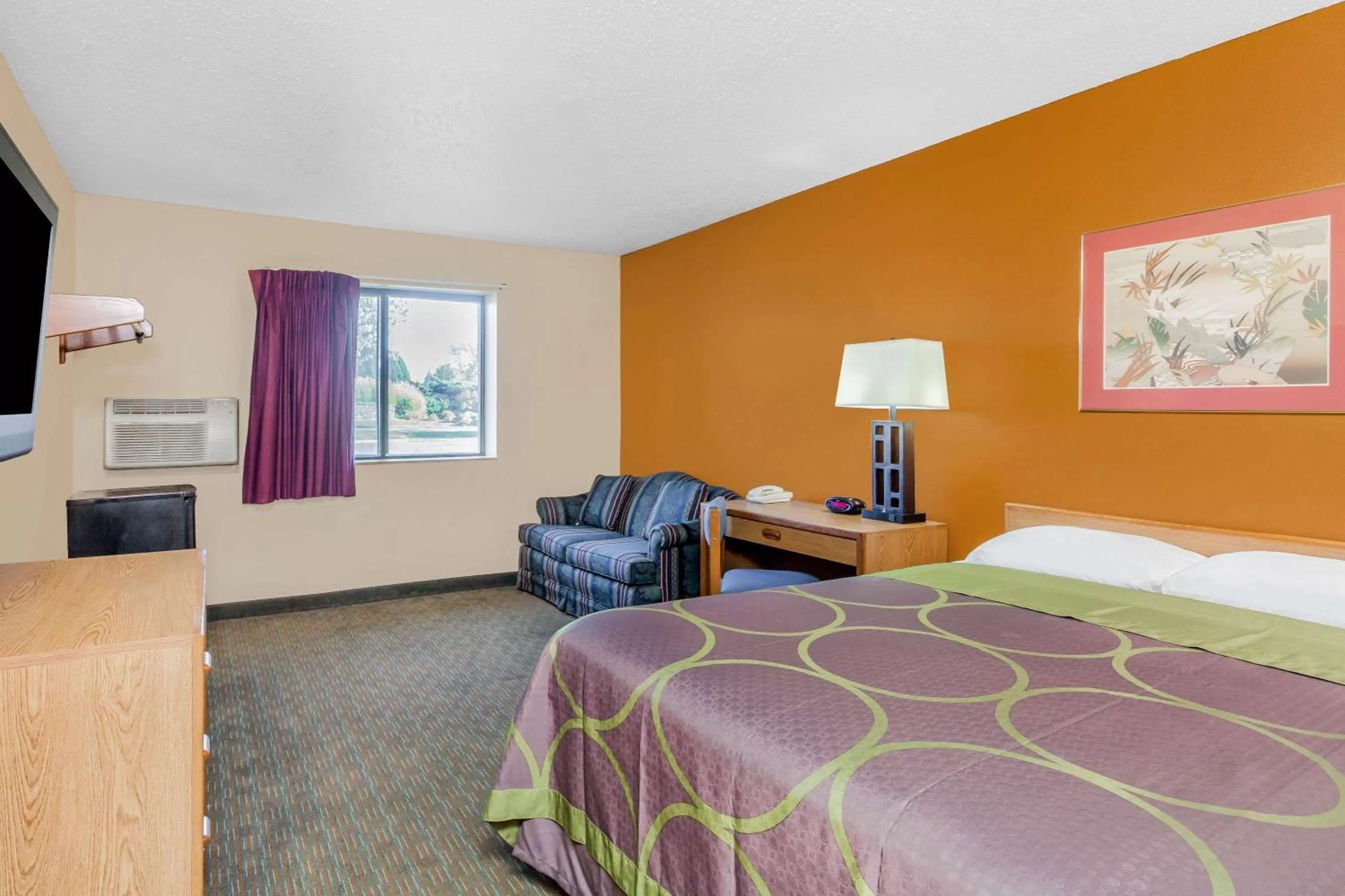 Super 8 by Wyndham Charlotte/Amusement Park Area