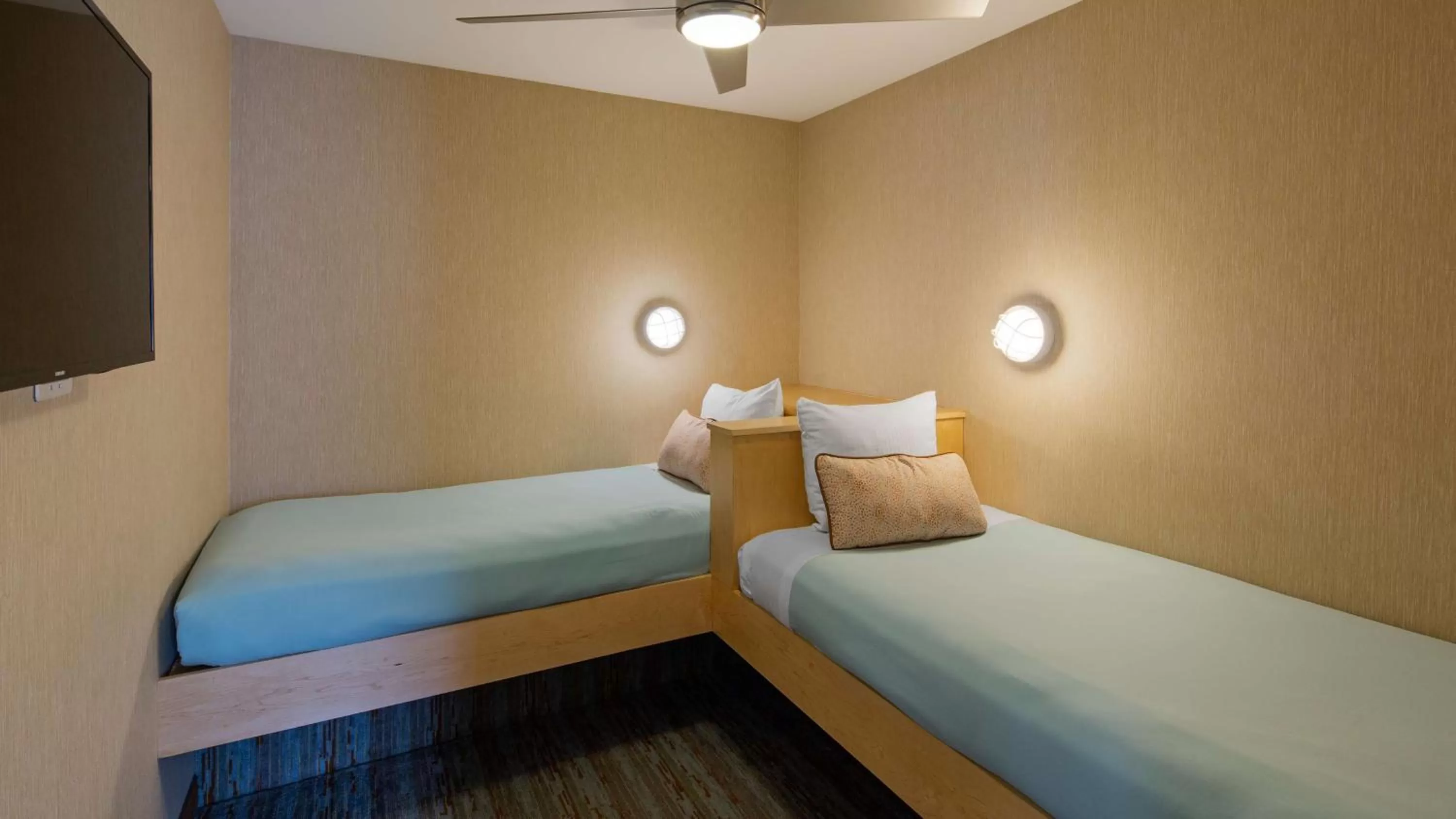 Two bedroom Suite with 1 King bed and 2 Single beds – Non Smoking in Best Western Acadia Park Inn