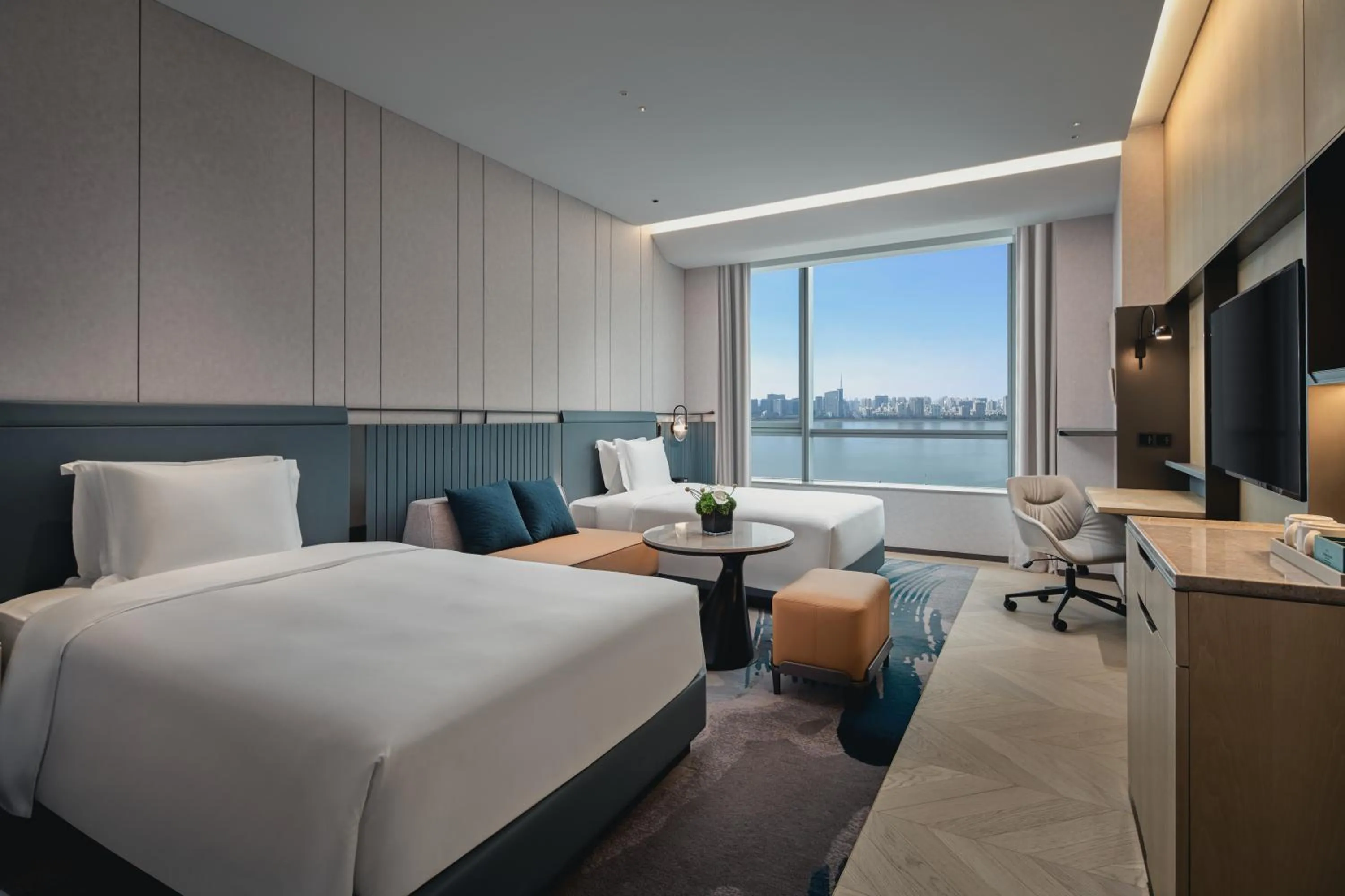 Standard Twin Room with River View and Lounge Access in Crowne Plaza Hangzhou Riverside by IHG