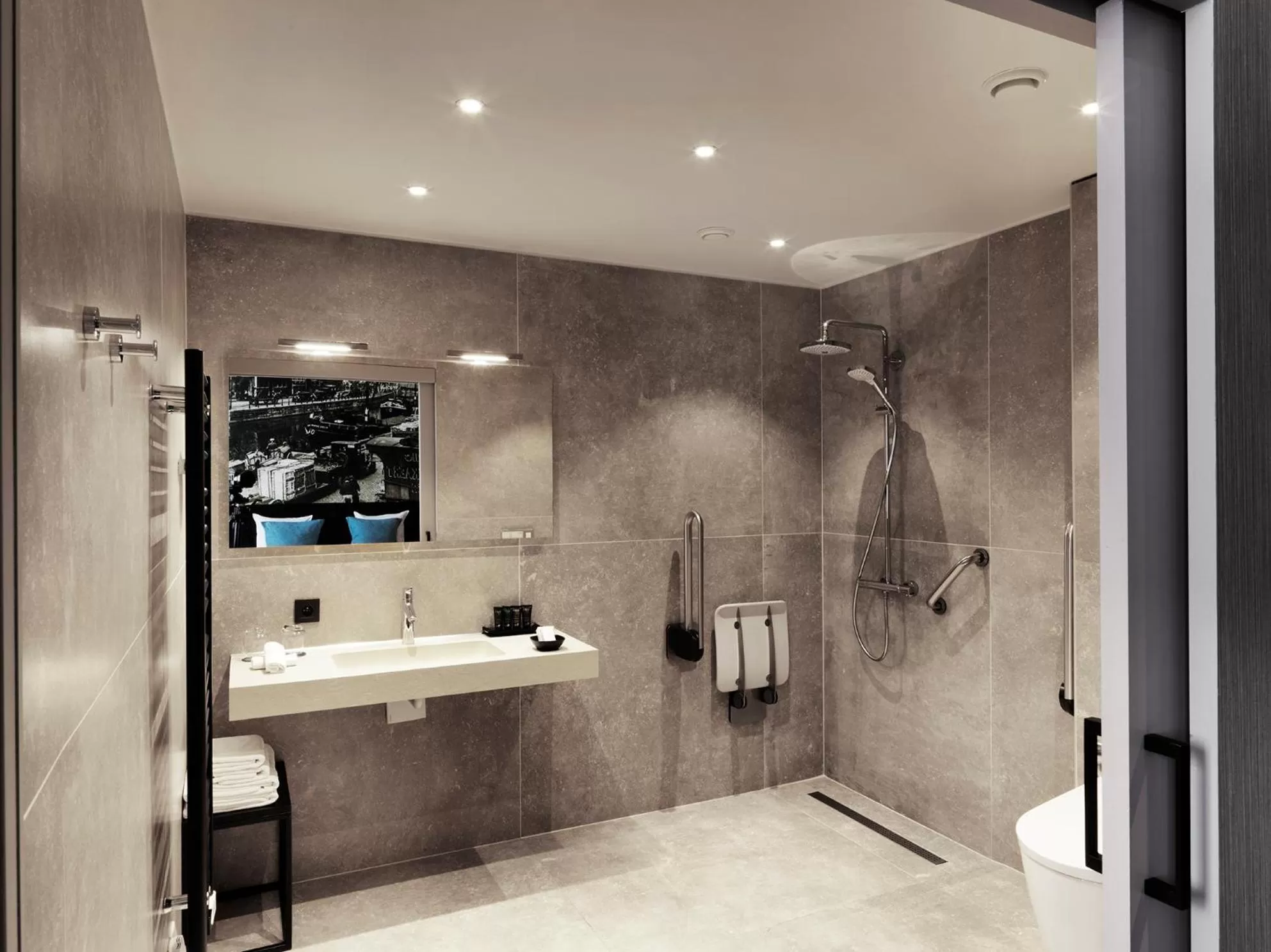 Luxury Twin with Shower in Hotel Harmony