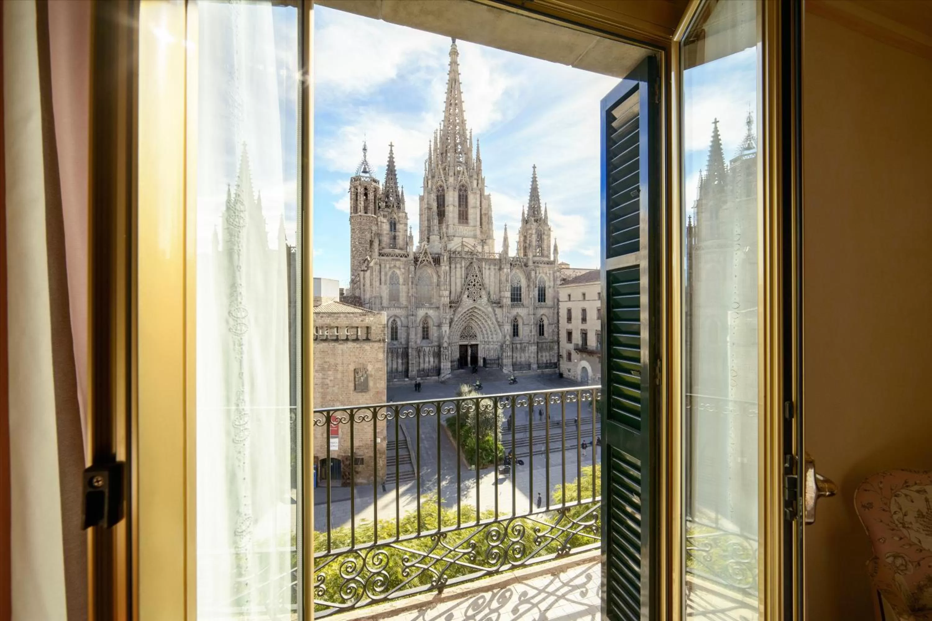 Classic Double Room with cathedral view in Lamaro Hotel