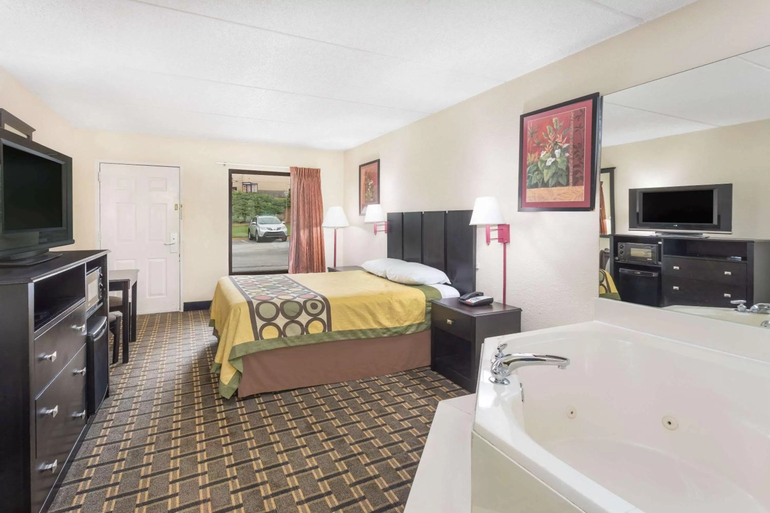 Deluxe Queen Room - Smoking in Super 8 by Wyndham Lithonia