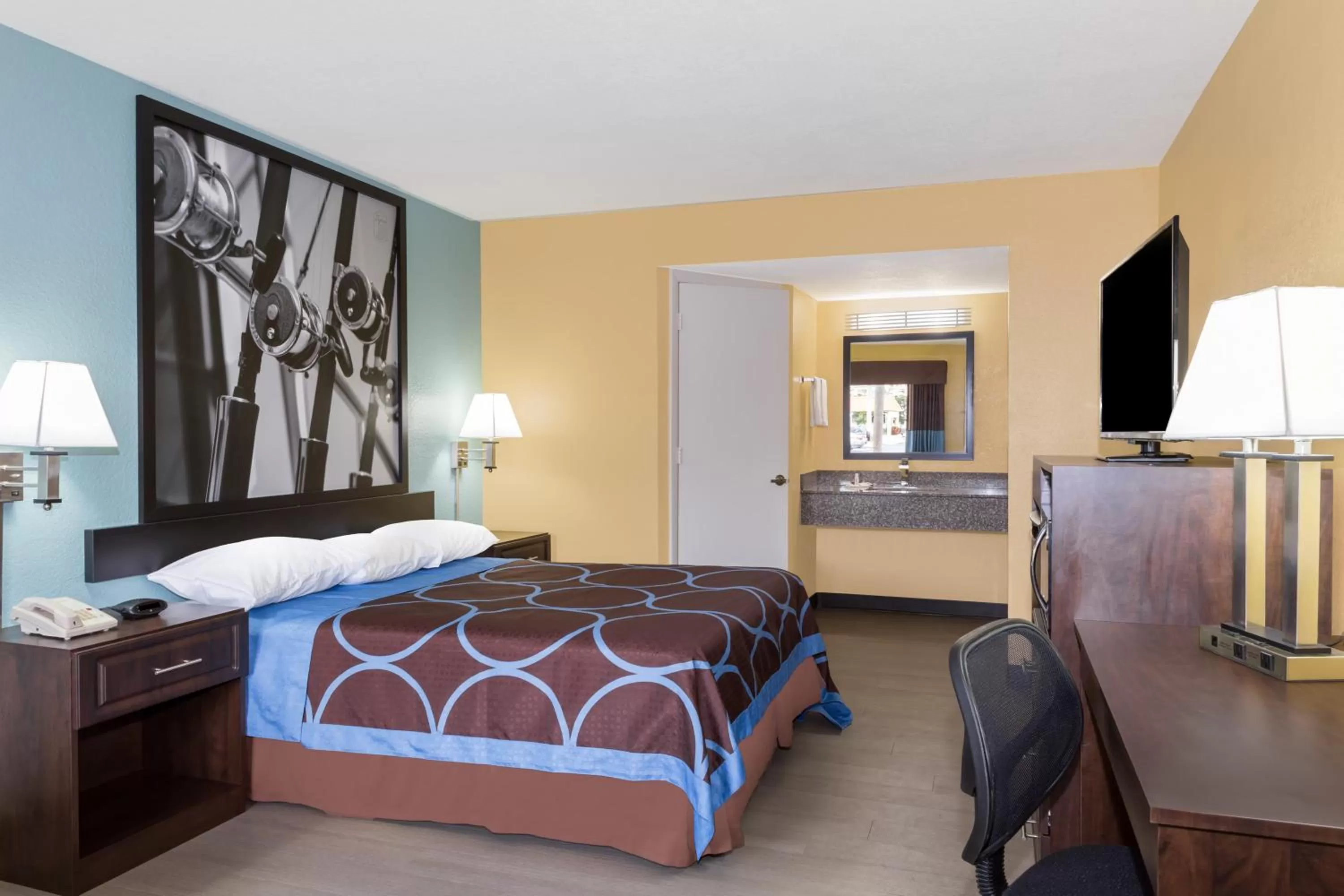 Queen Room with Tub with Grab Bars - Mobility and Hearing Access/Non-Smoking in Super 8 by Wyndham Sarasota Near Siesta Key