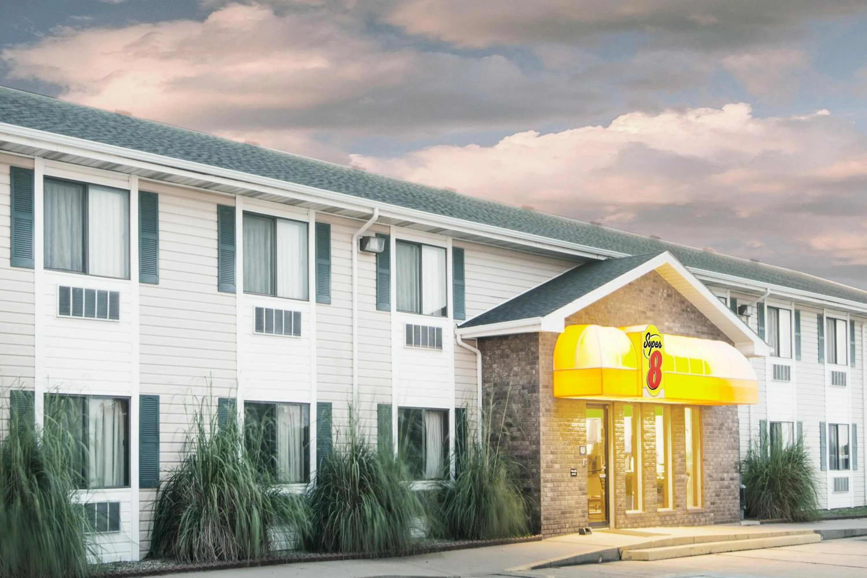 Queen Room - Non-Smoking in Super 8 by Wyndham El Dorado