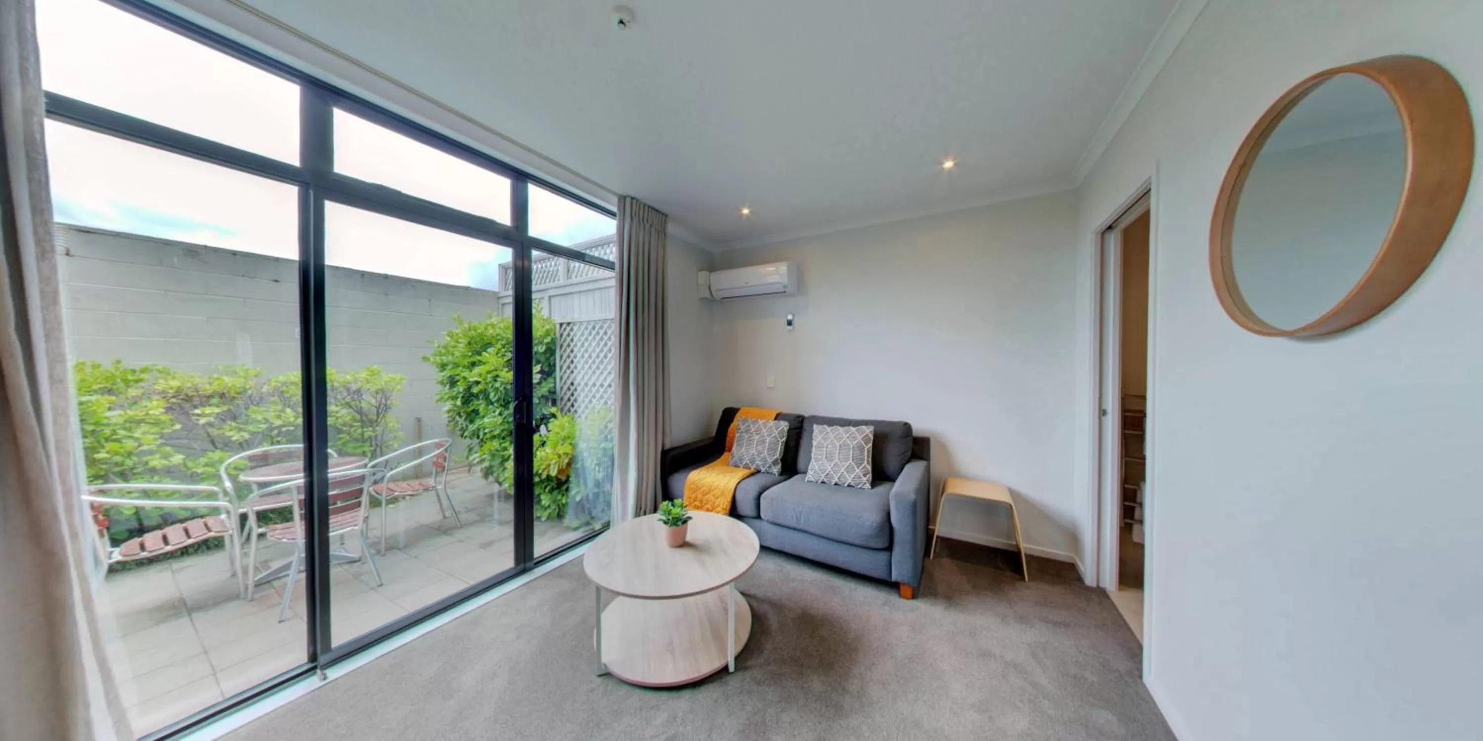 Deluxe Junior Suite in Alpine Lake Motel