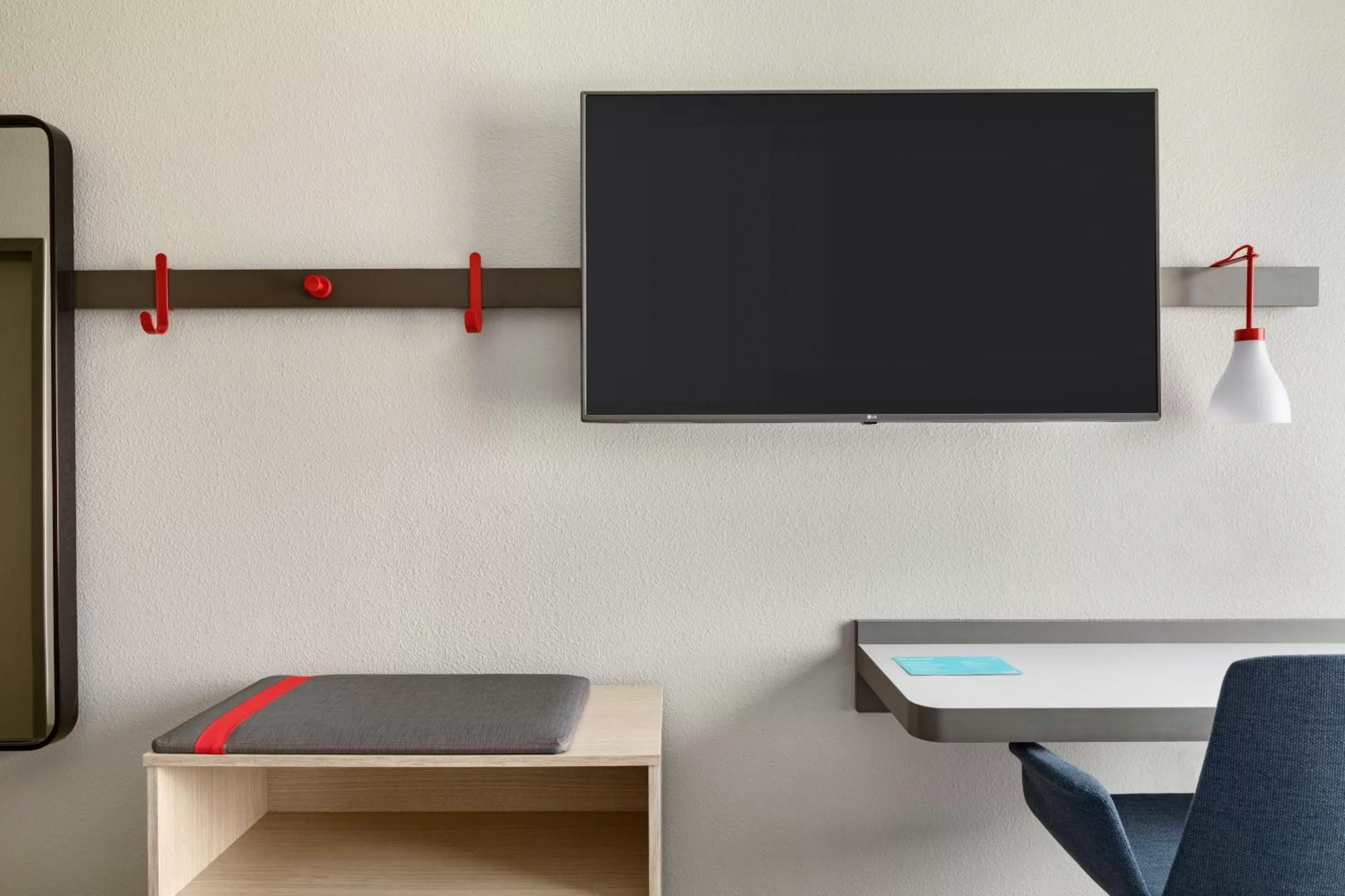 King Room with Mobility Accessible Roll-In Shower - Non-Smoking in avid hotel Wenatchee by IHG