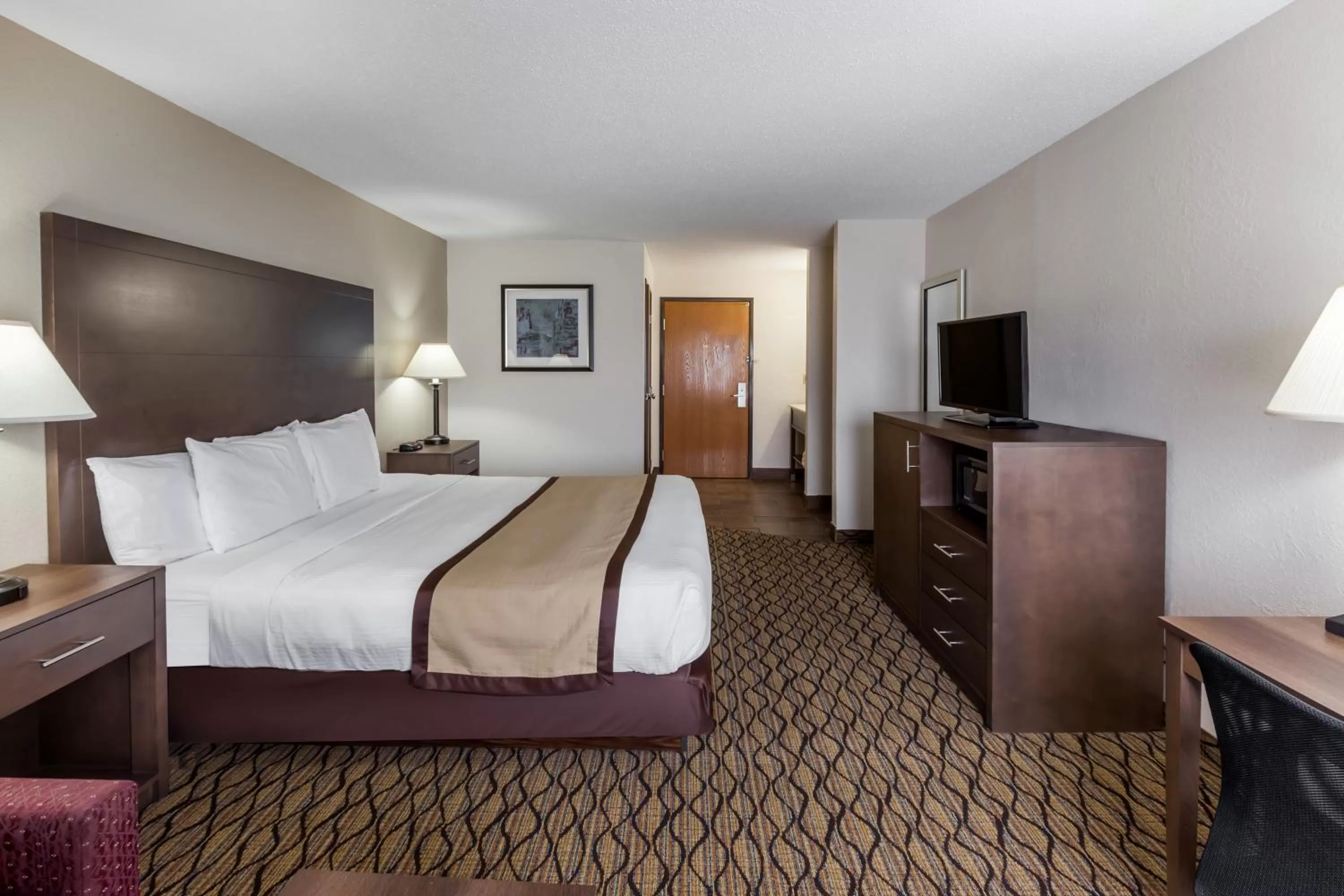 Deluxe King Room - Non-Smoking in Baymont by Wyndham Auburn