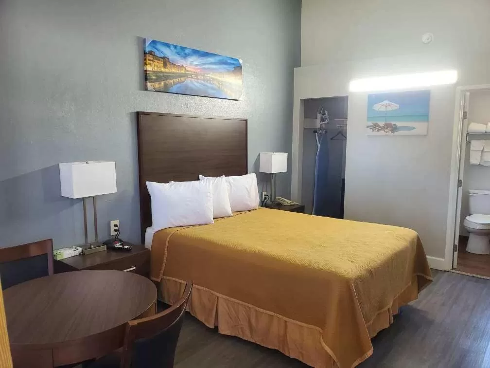 Queen Room - Smoking in Bestway Inn