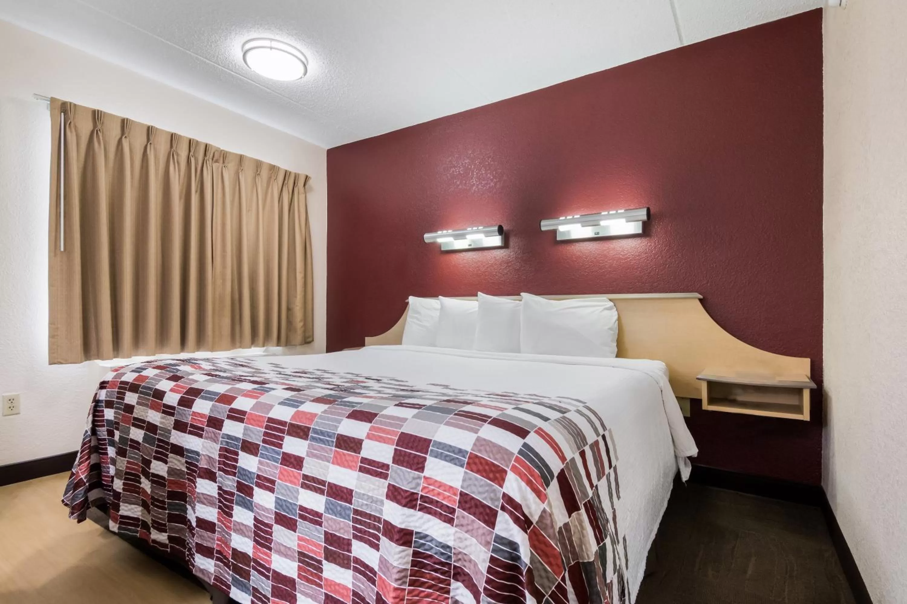  Standard King Room Smoke Free in Red Roof Inn Laredo