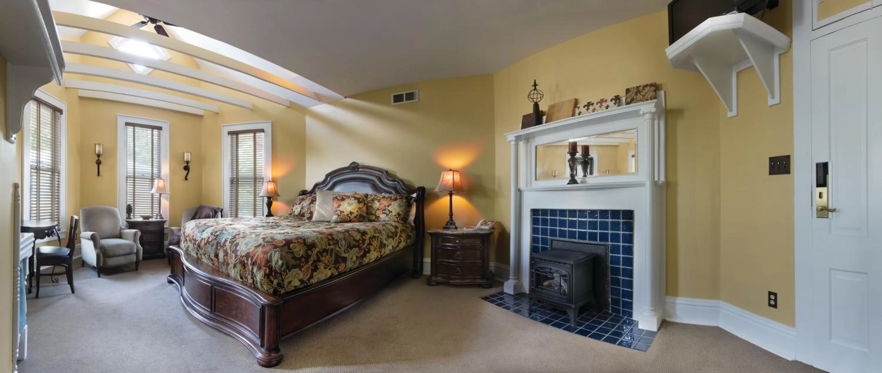 King Room - Non-Smoking in Grant Street Inn - Bloomington