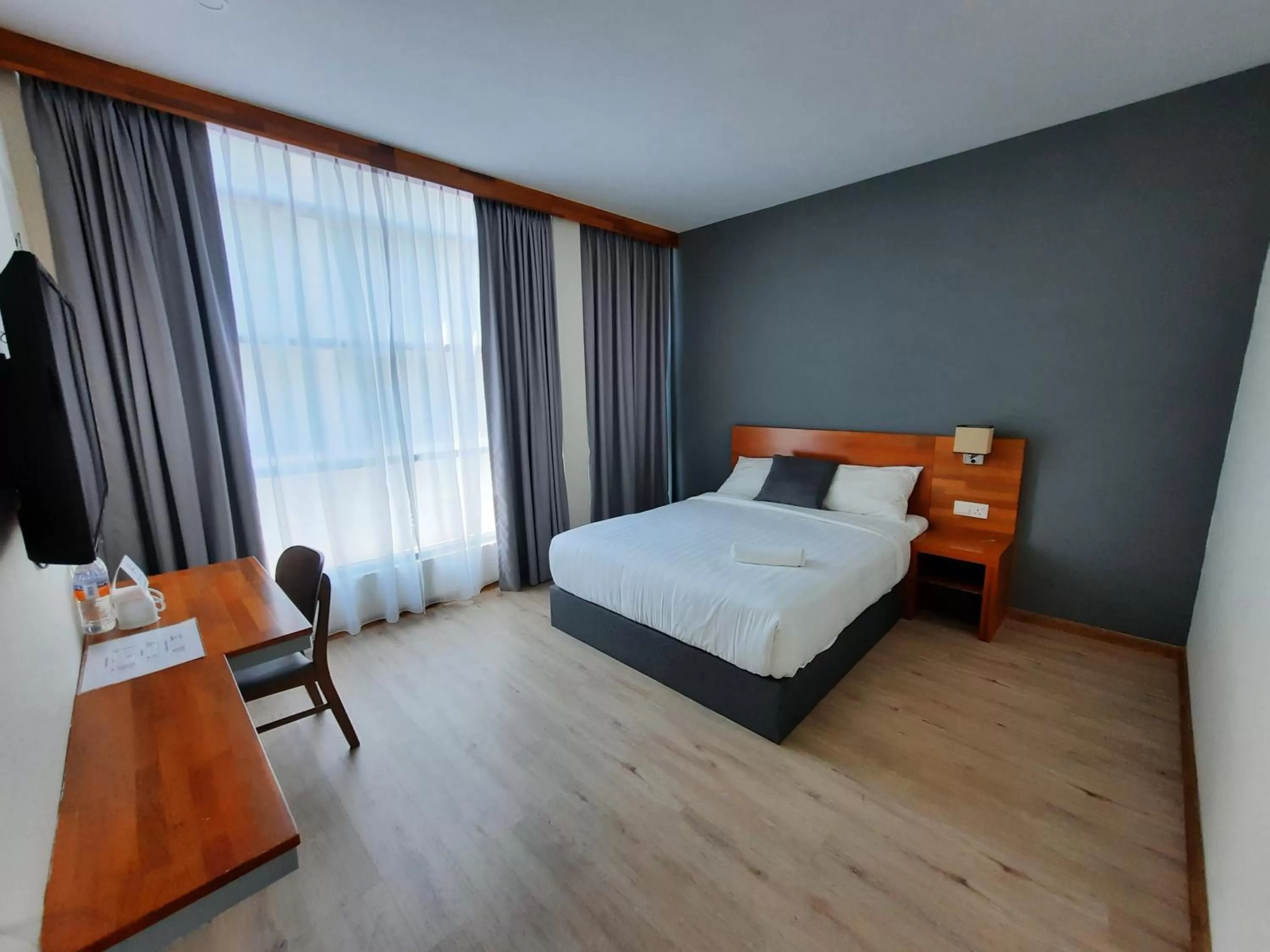 Queen Room - Disability Access in Hotin Inn