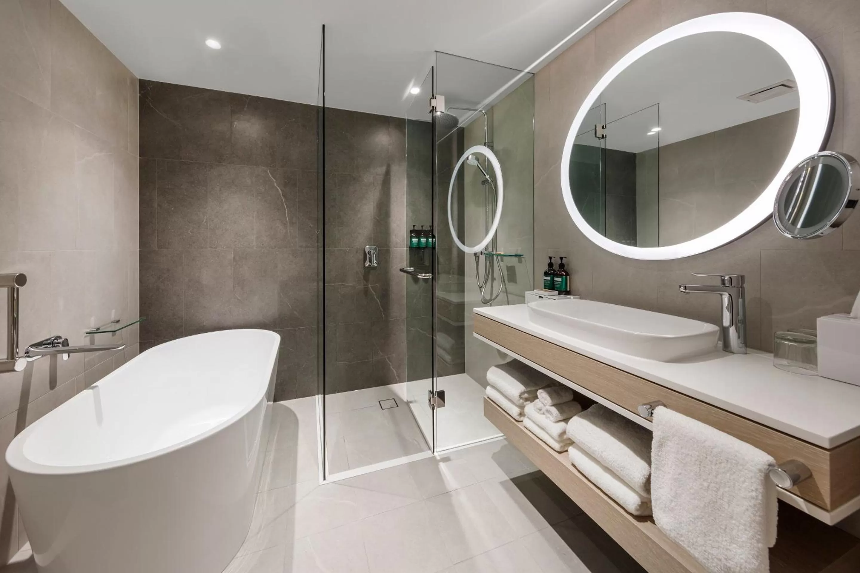 Junior King Suite in Crowne Plaza Hawkesbury Valley by IHG