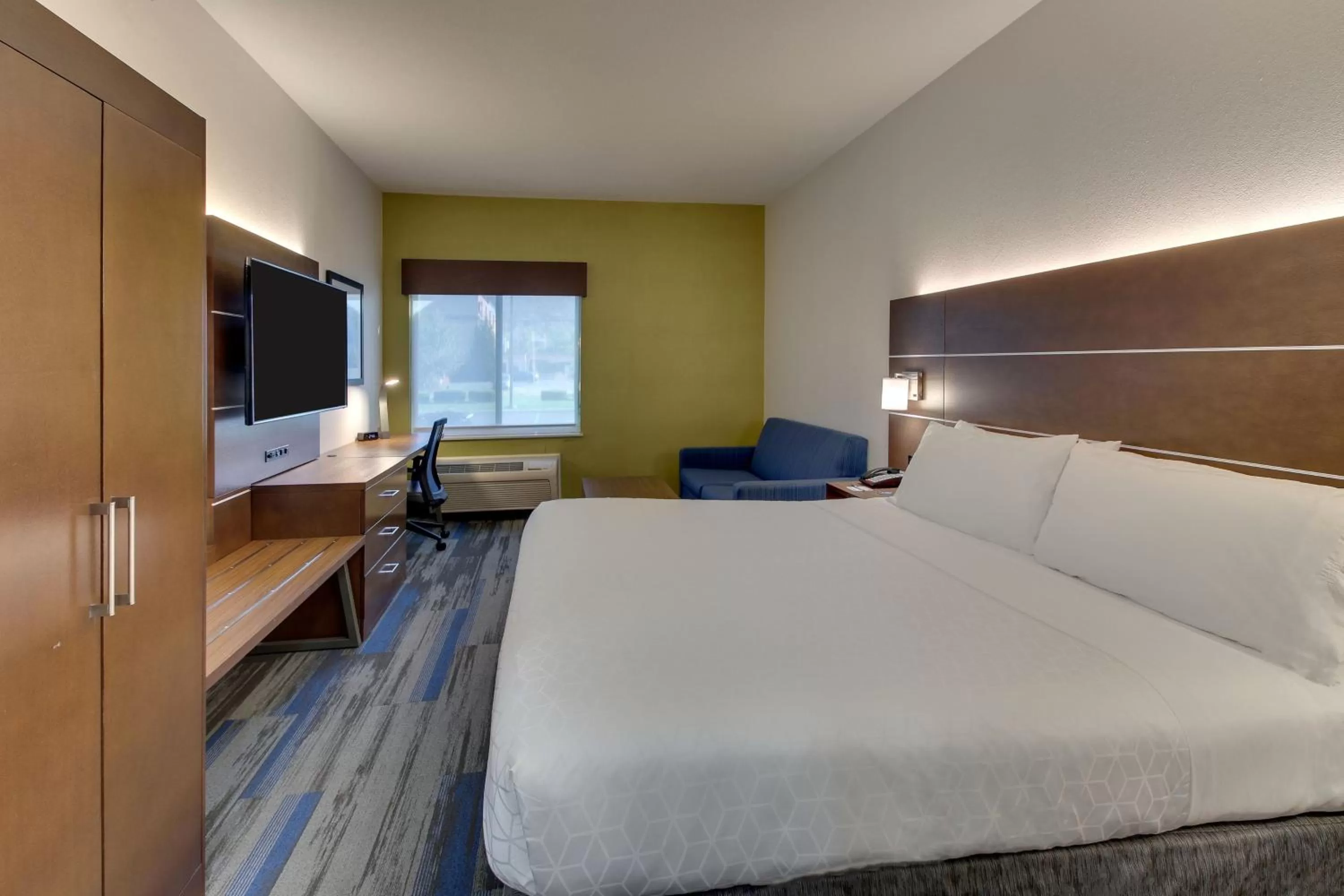 Standard King Room with Sofa Bed in Holiday Inn Express Fishkill-Mid Hudson Valley by IHG